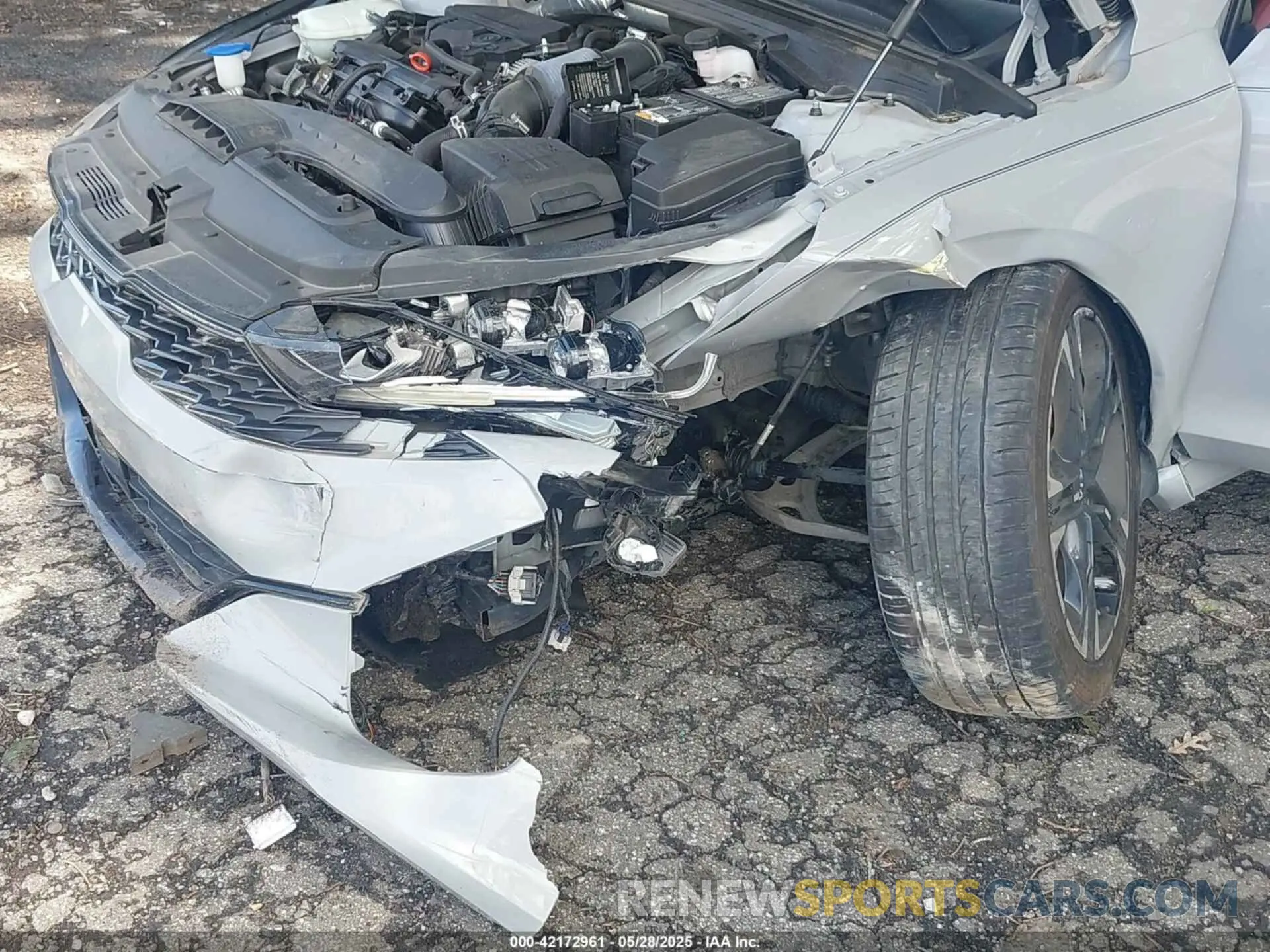 6 Photograph of a damaged car 5XXG64J27MG017595 KIA K5 2021