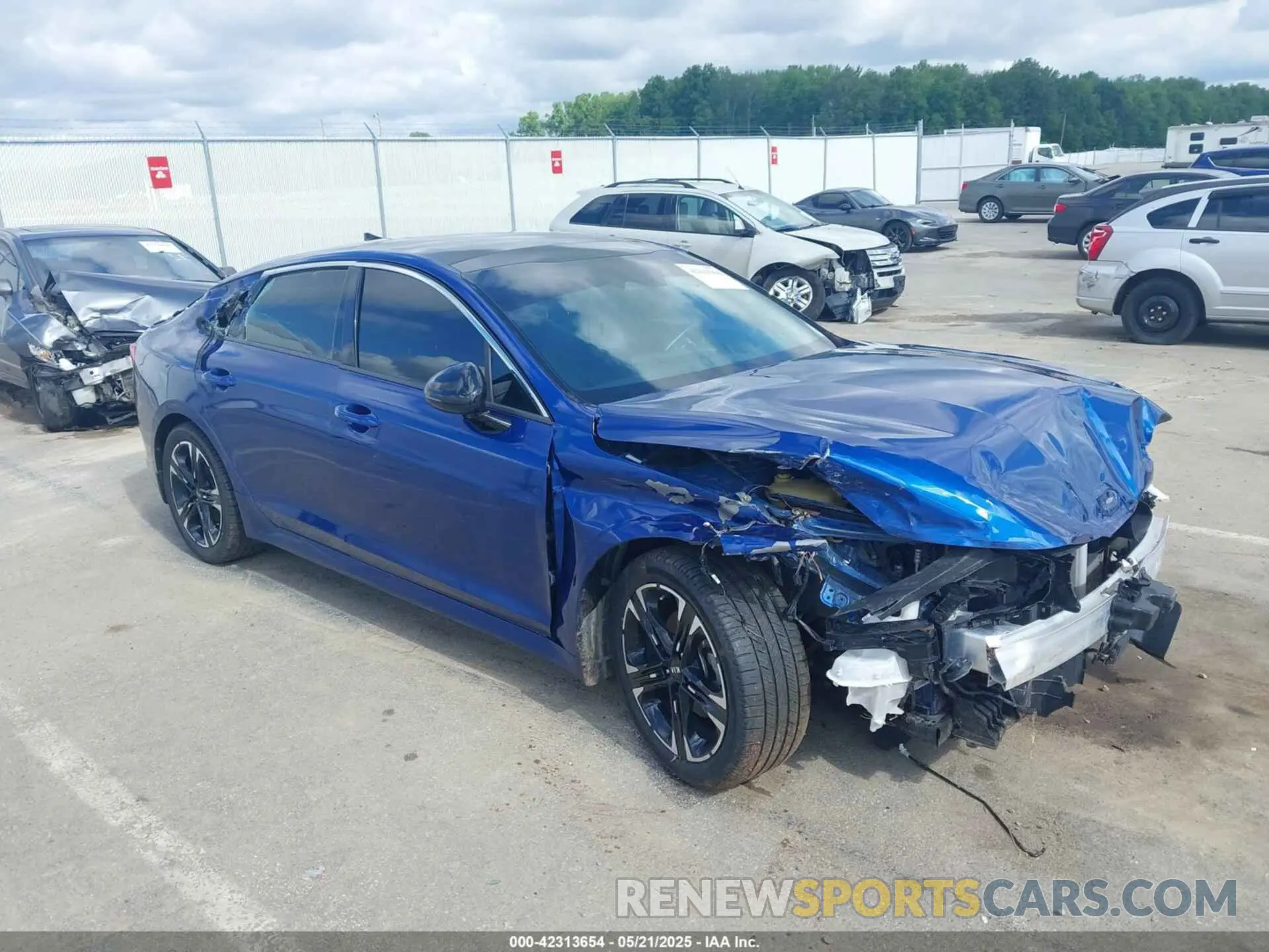 1 Photograph of a damaged car 5XXG64J27MG036311 KIA K5 2021