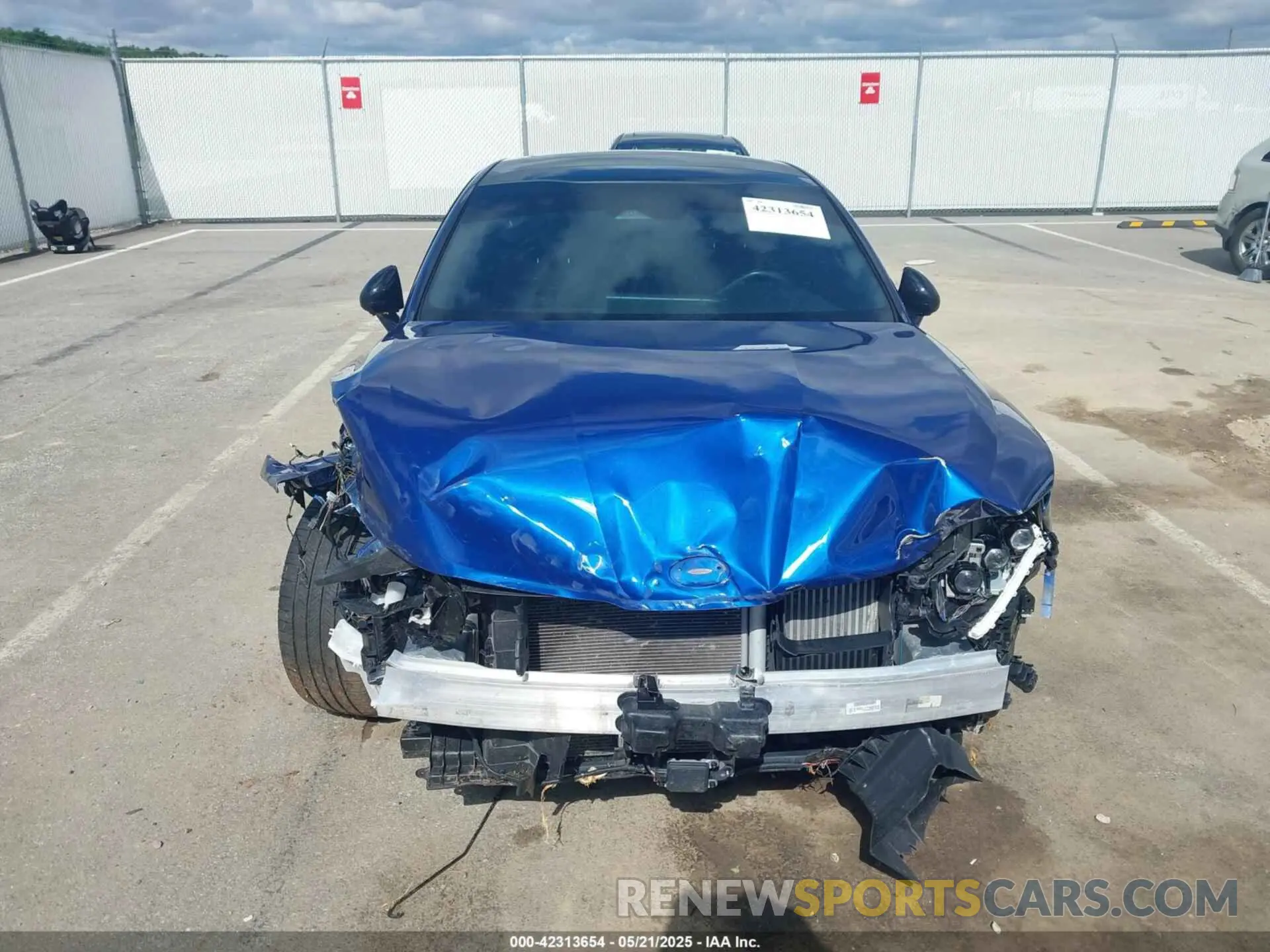 12 Photograph of a damaged car 5XXG64J27MG036311 KIA K5 2021