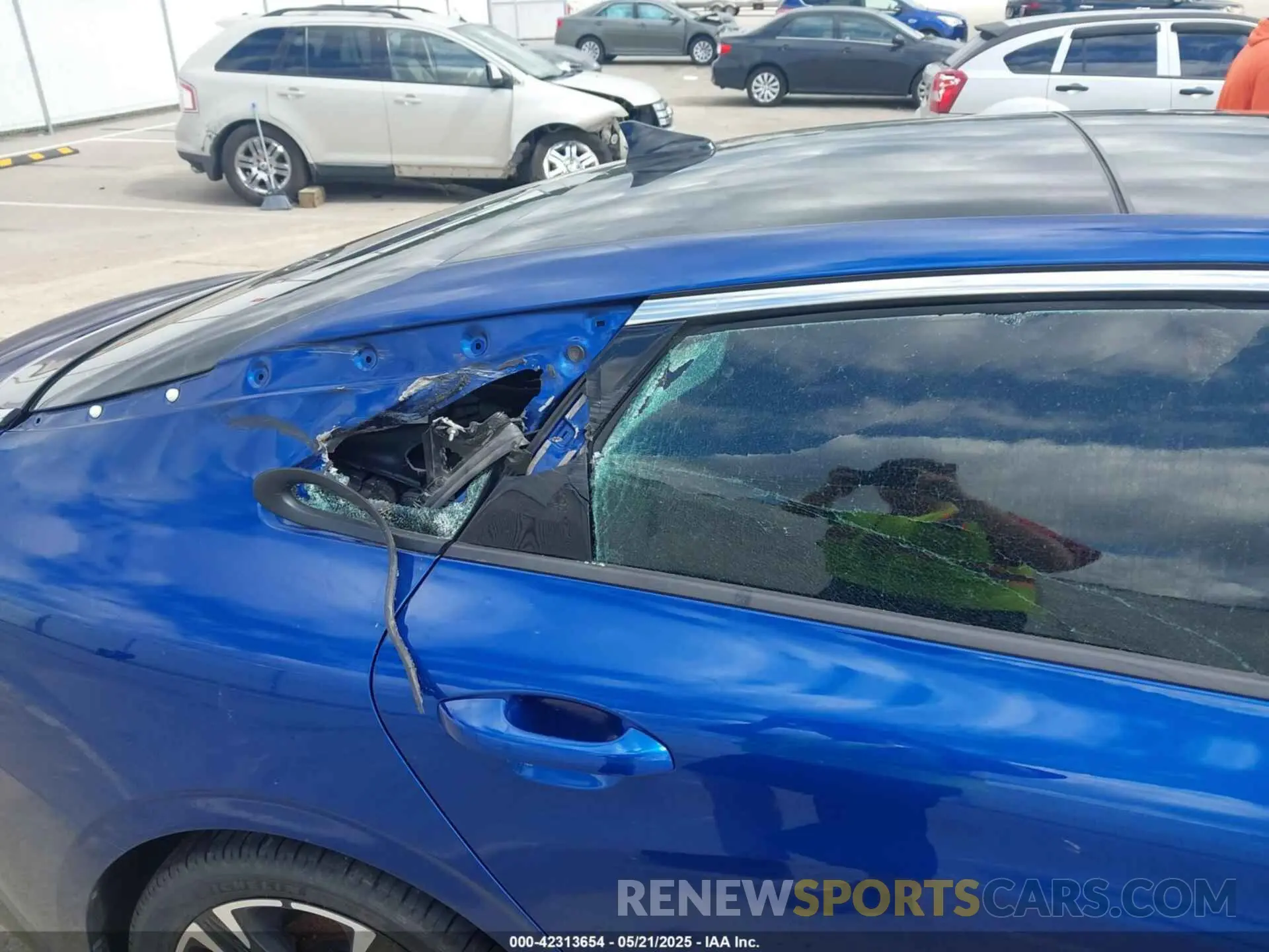 18 Photograph of a damaged car 5XXG64J27MG036311 KIA K5 2021