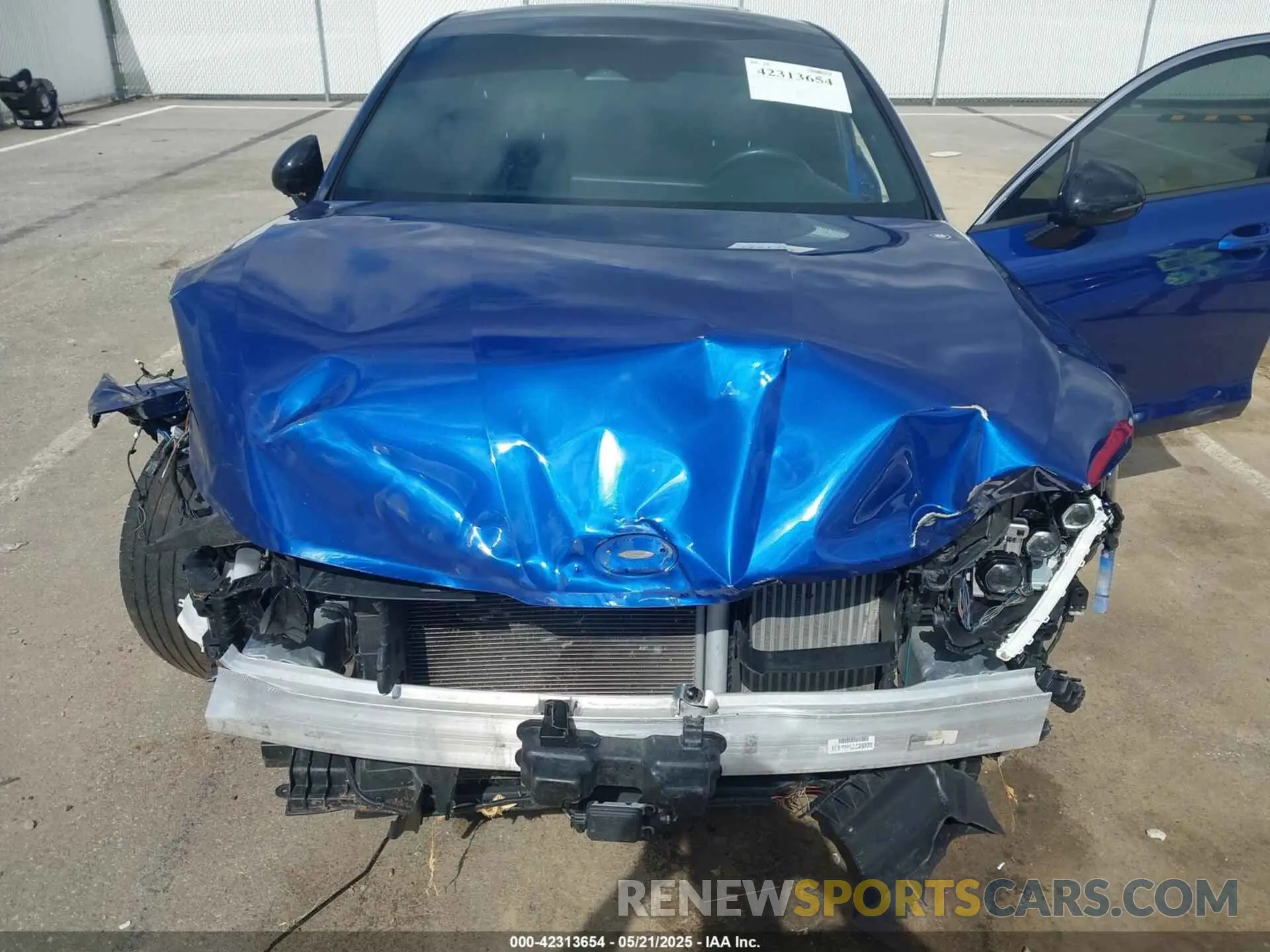 6 Photograph of a damaged car 5XXG64J27MG036311 KIA K5 2021