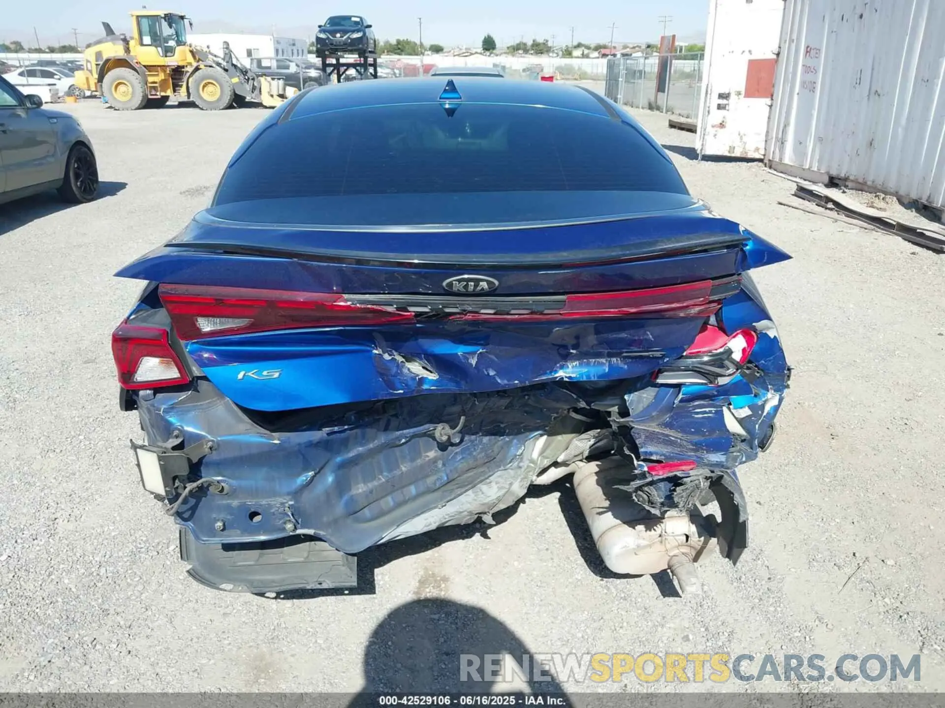 17 Photograph of a damaged car 5XXG64J27MG060110 KIA K5 2021