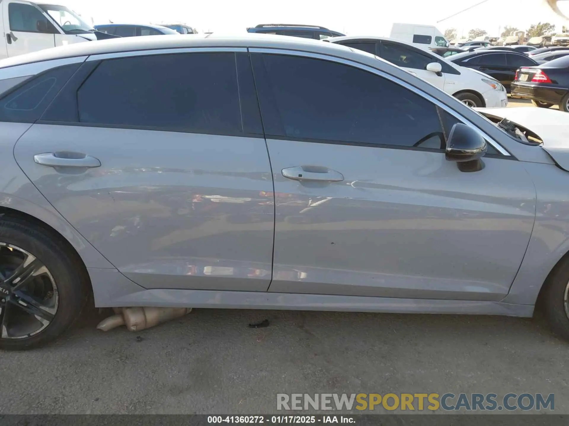 14 Photograph of a damaged car 5XXG64J27MG075612 KIA K5 2021