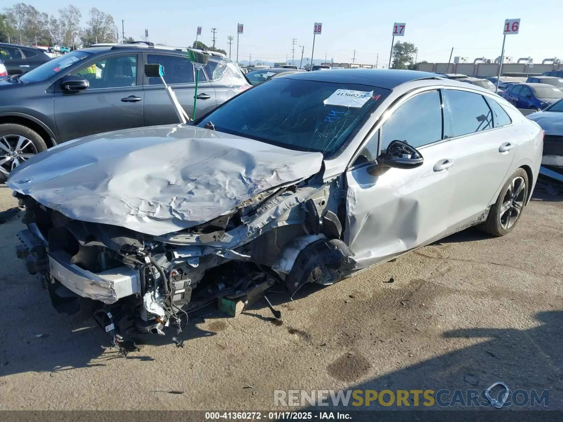 2 Photograph of a damaged car 5XXG64J27MG075612 KIA K5 2021
