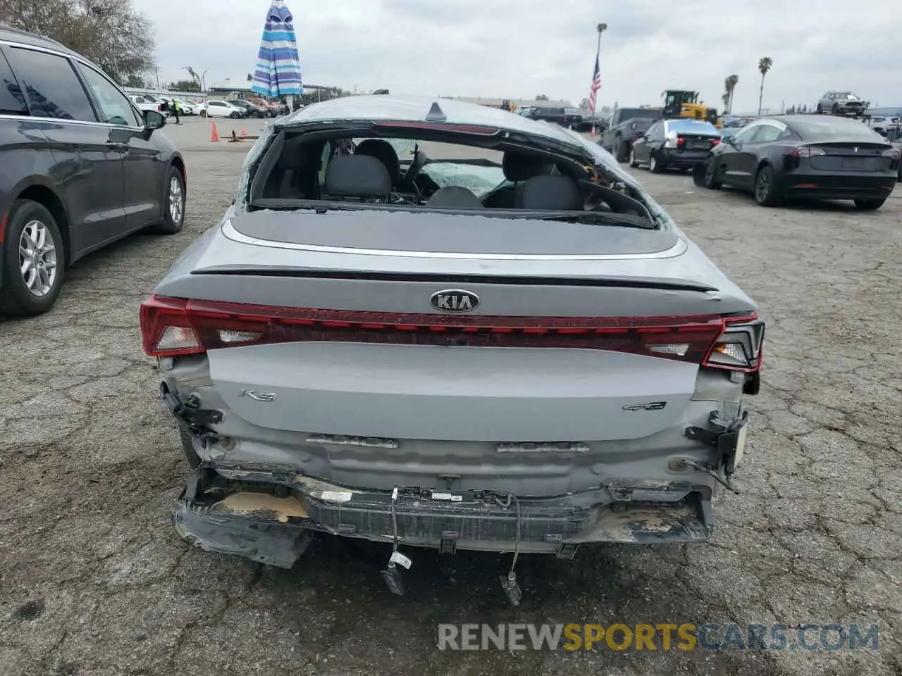 6 Photograph of a damaged car 5XXG64J27MG079885 KIA K5 2021