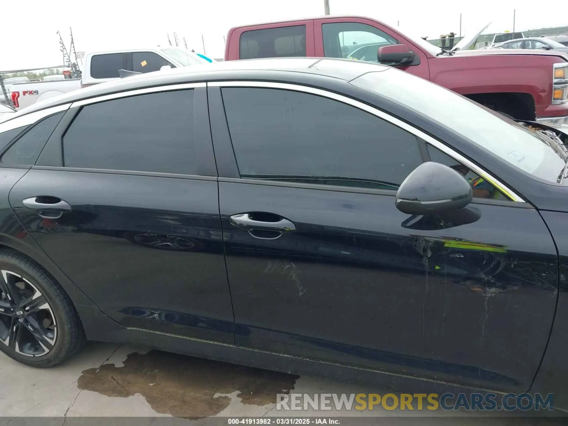 13 Photograph of a damaged car 5XXG64J28MG008744 KIA K5 2021