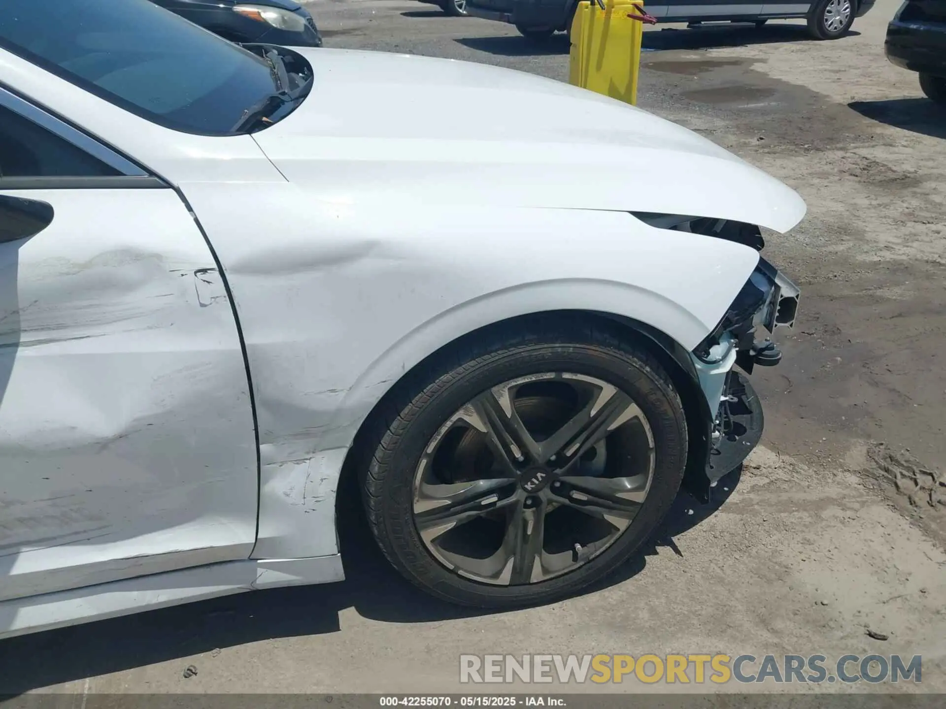 21 Photograph of a damaged car 5XXG64J28MG076011 KIA K5 2021