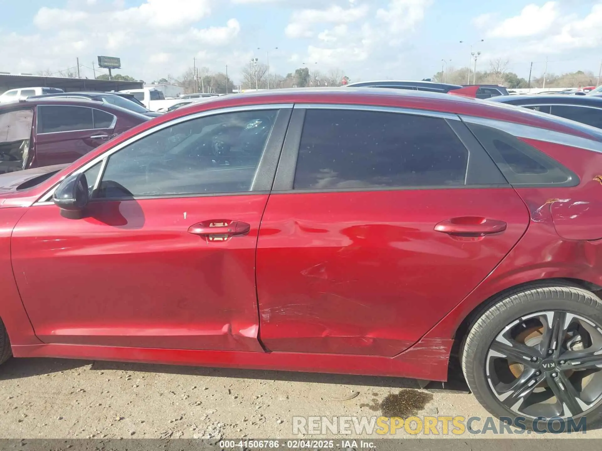 14 Photograph of a damaged car 5XXG64J29MG018344 KIA K5 2021