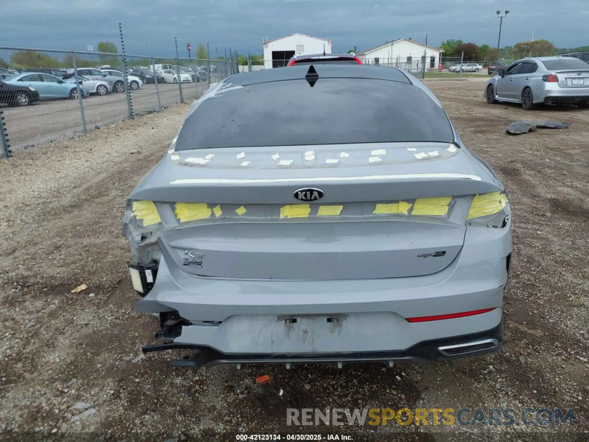 17 Photograph of a damaged car 5XXG64J29MG038545 KIA K5 2021