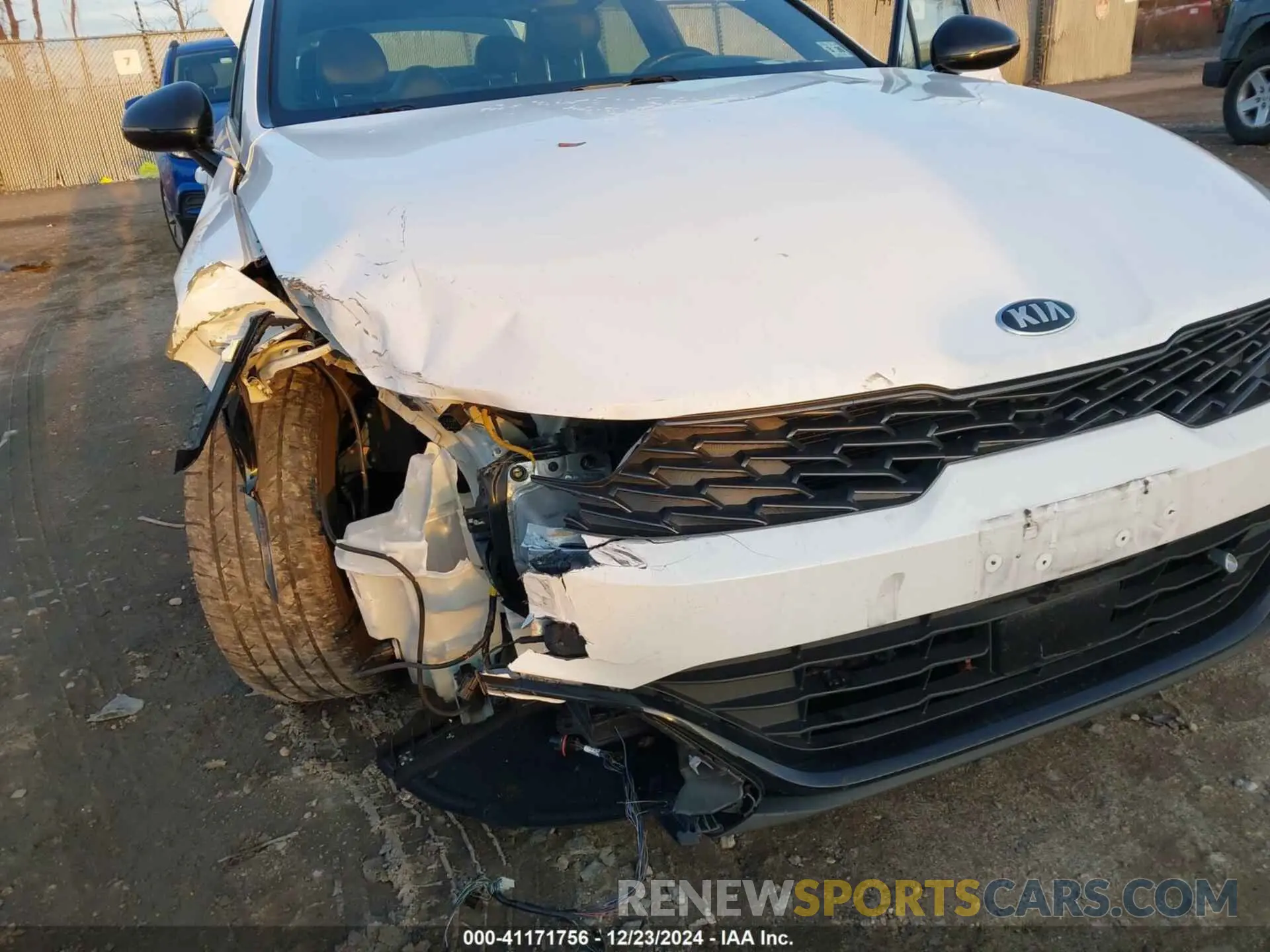 17 Photograph of a damaged car 5XXG64J2OMG059977 KIA K5 2021