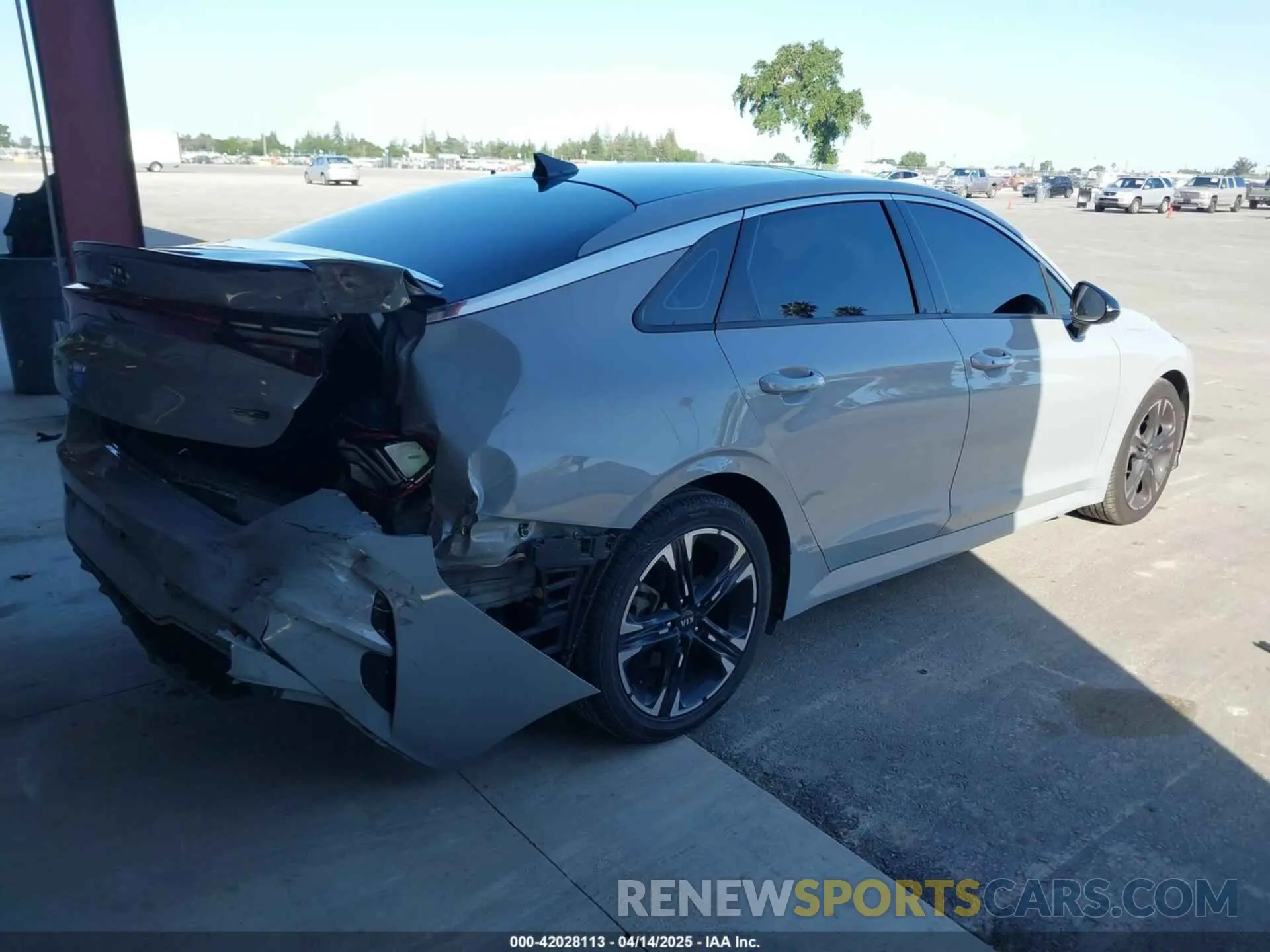4 Photograph of a damaged car 5XXG64J2XMG010463 KIA K5 2021
