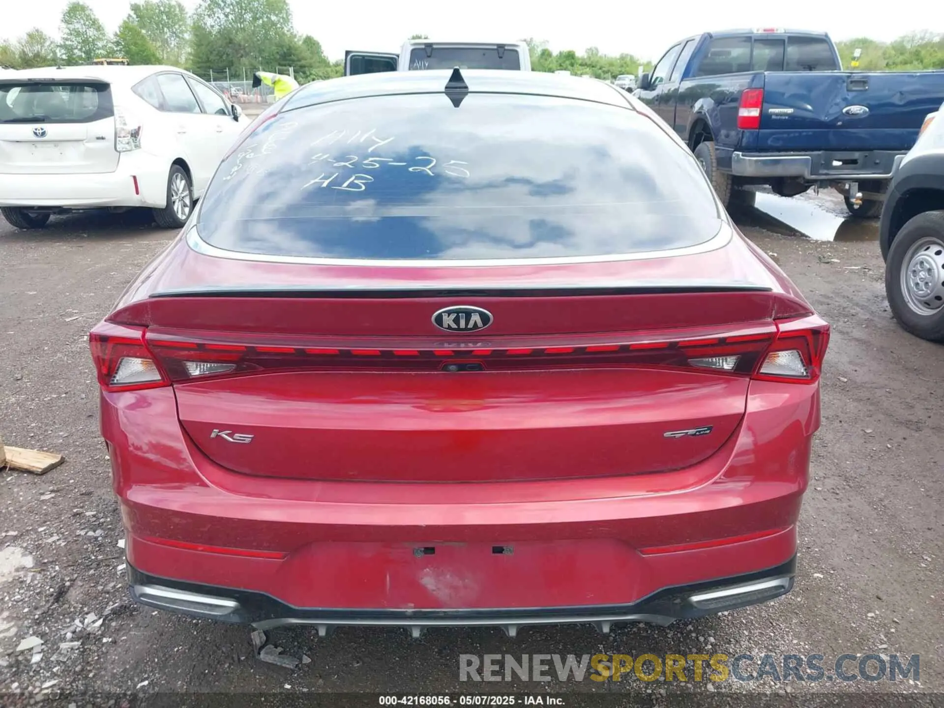 16 Photograph of a damaged car 5XXG64J2XMG017994 KIA K5 2021