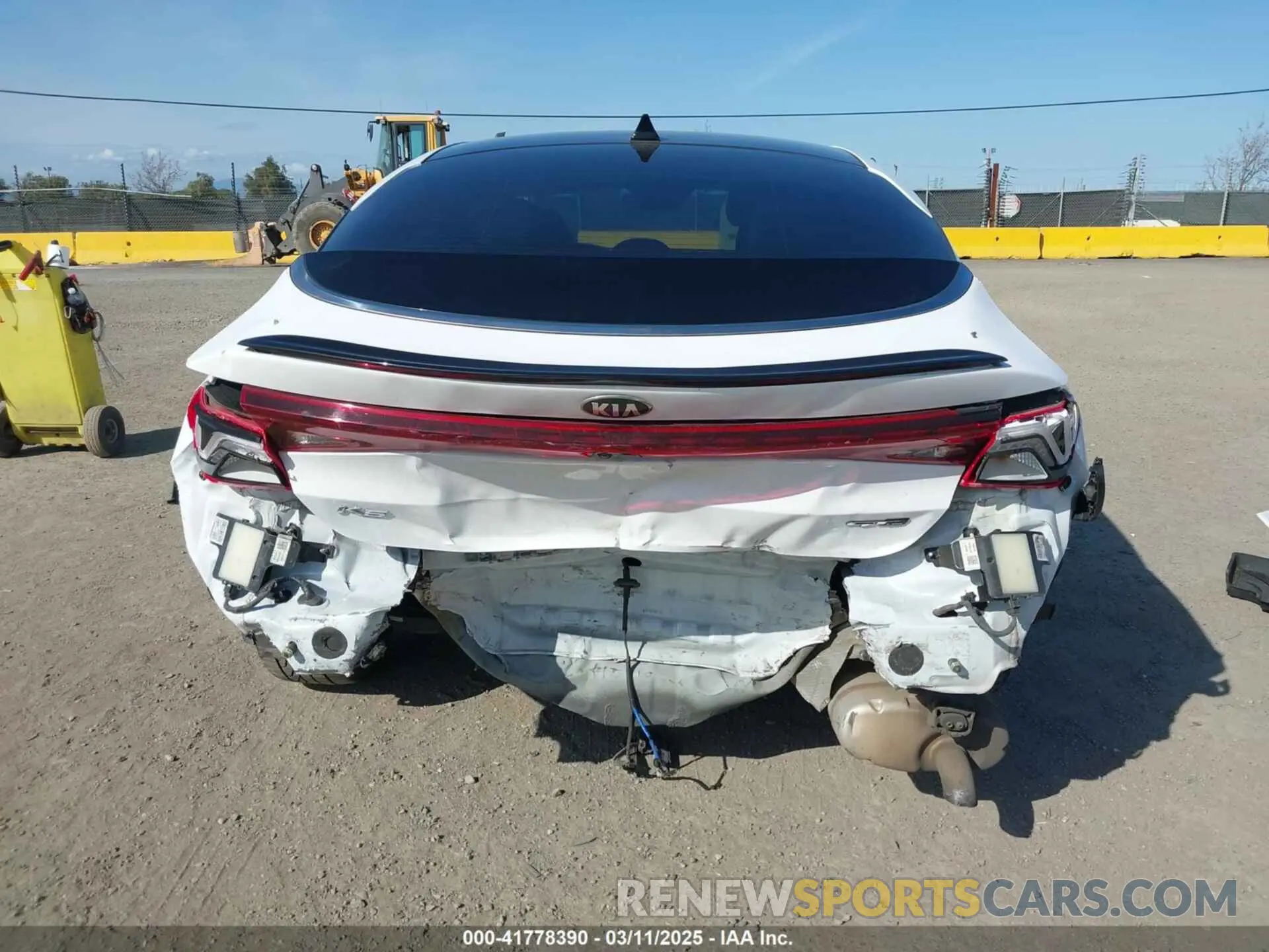 17 Photograph of a damaged car 5XXG64J2XMG033645 KIA K5 2021