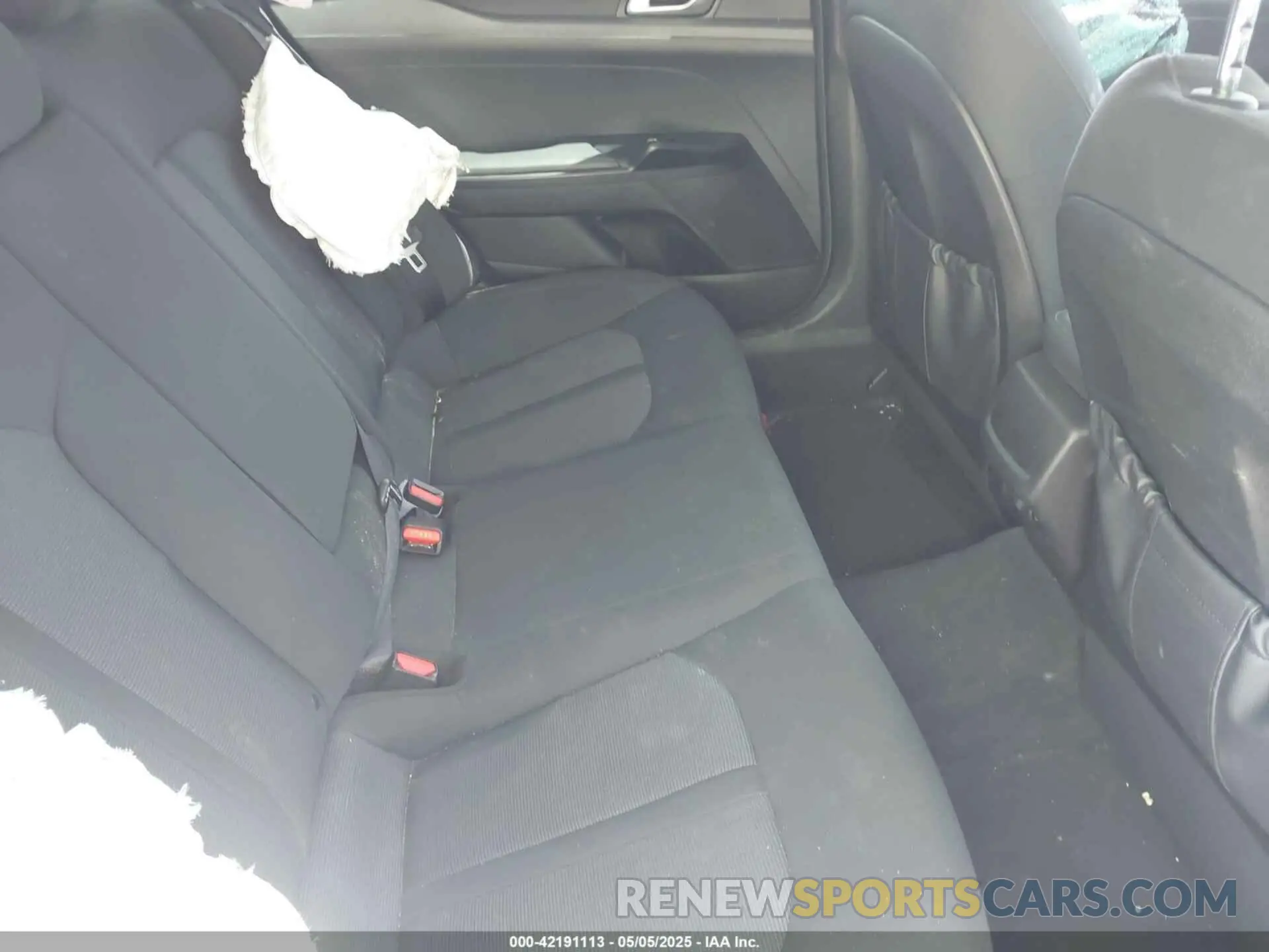 8 Photograph of a damaged car 5XXG14J20NG115707 KIA K5 2022