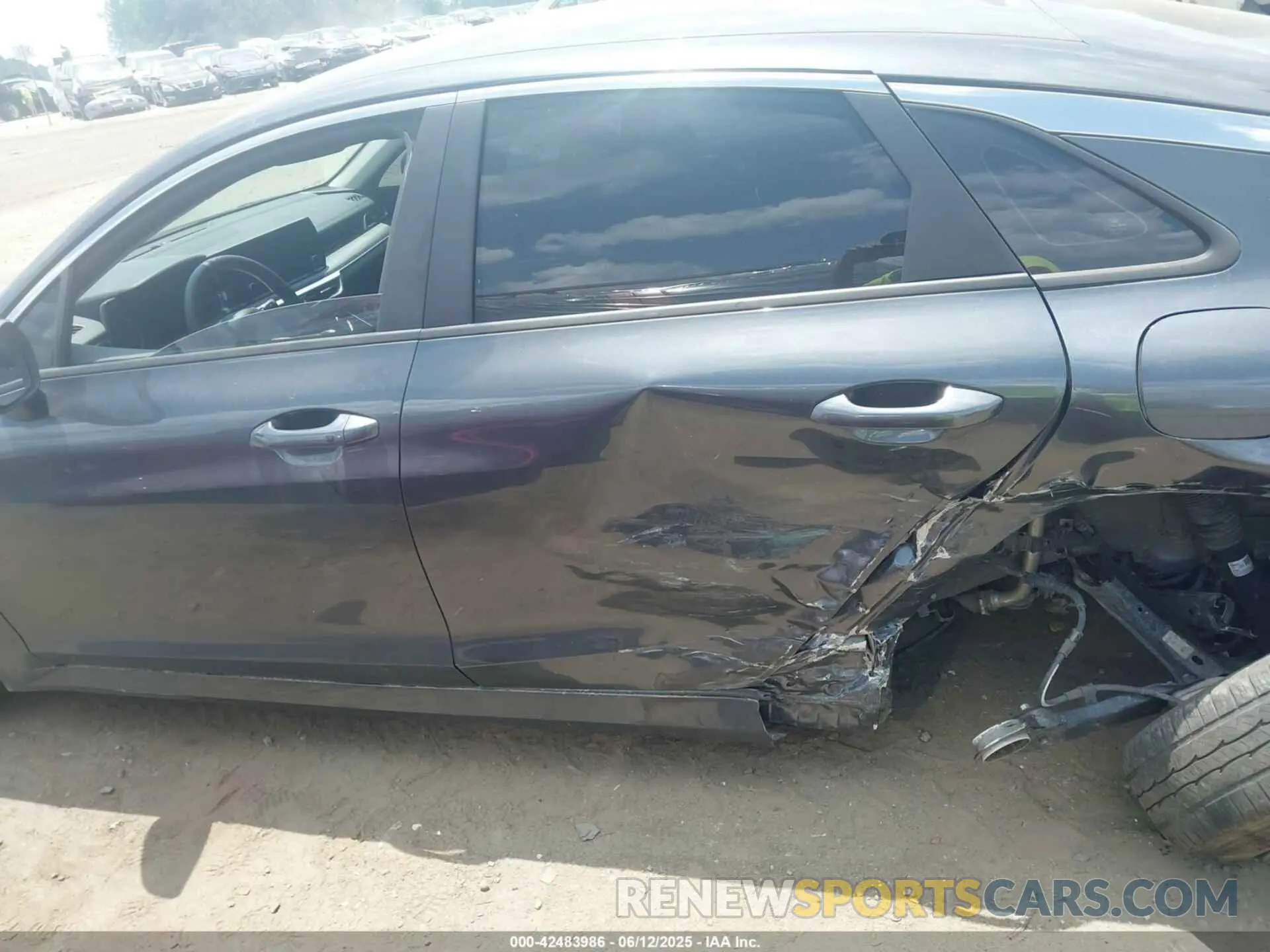 14 Photograph of a damaged car 5XXG14J20NG142776 KIA K5 2022
