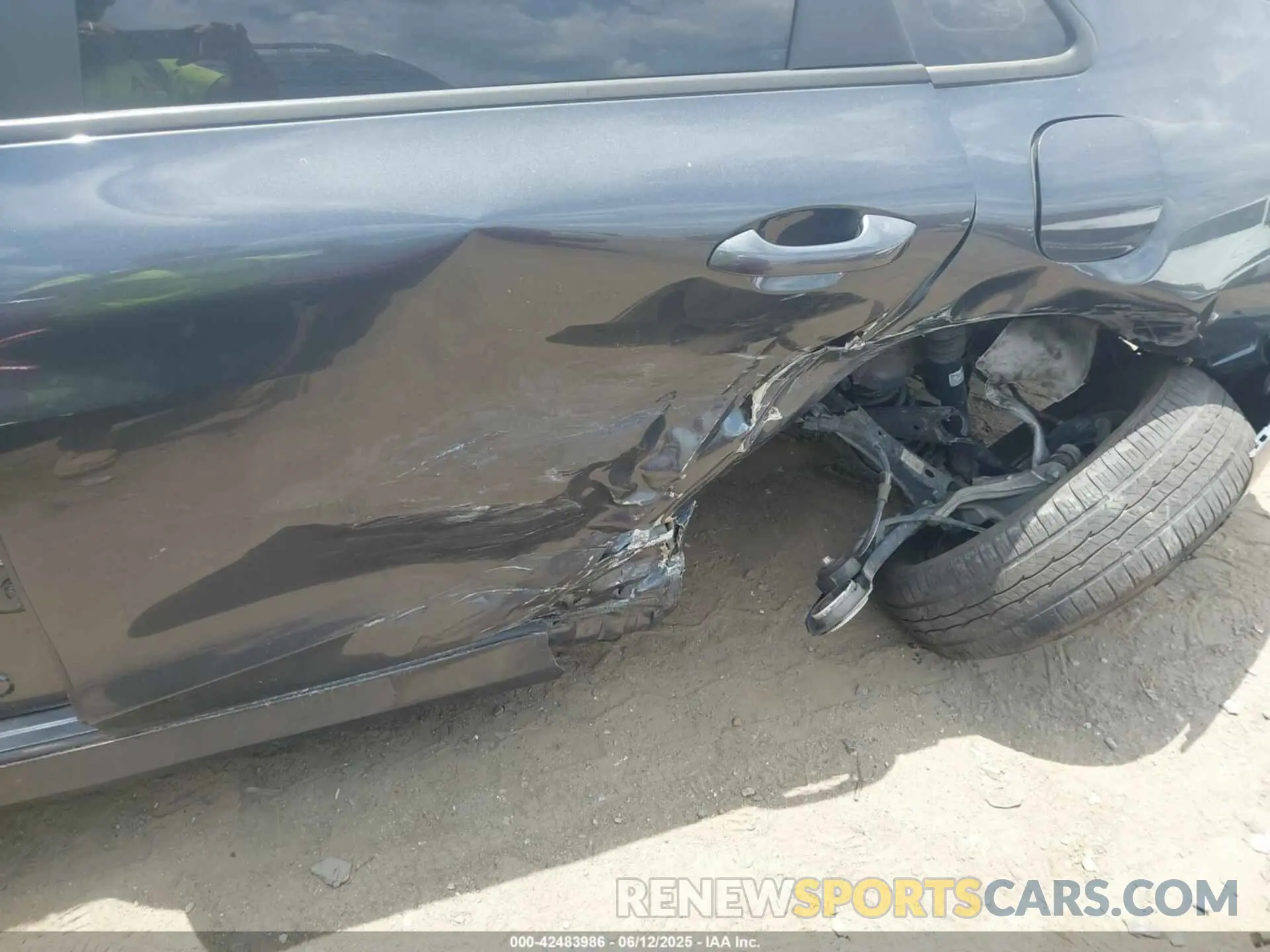6 Photograph of a damaged car 5XXG14J20NG142776 KIA K5 2022
