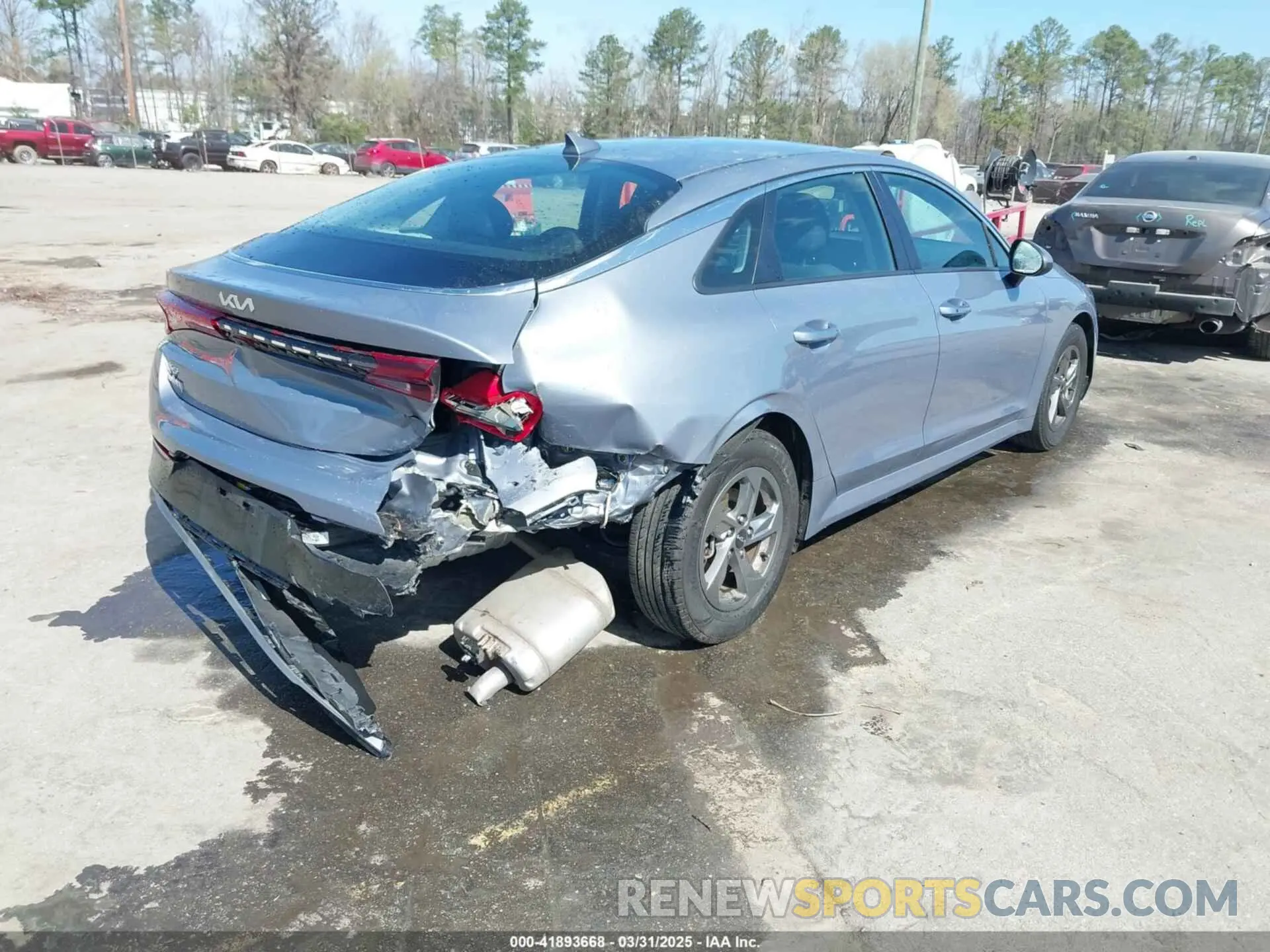 4 Photograph of a damaged car 5XXG14J20NG159996 KIA K5 2022