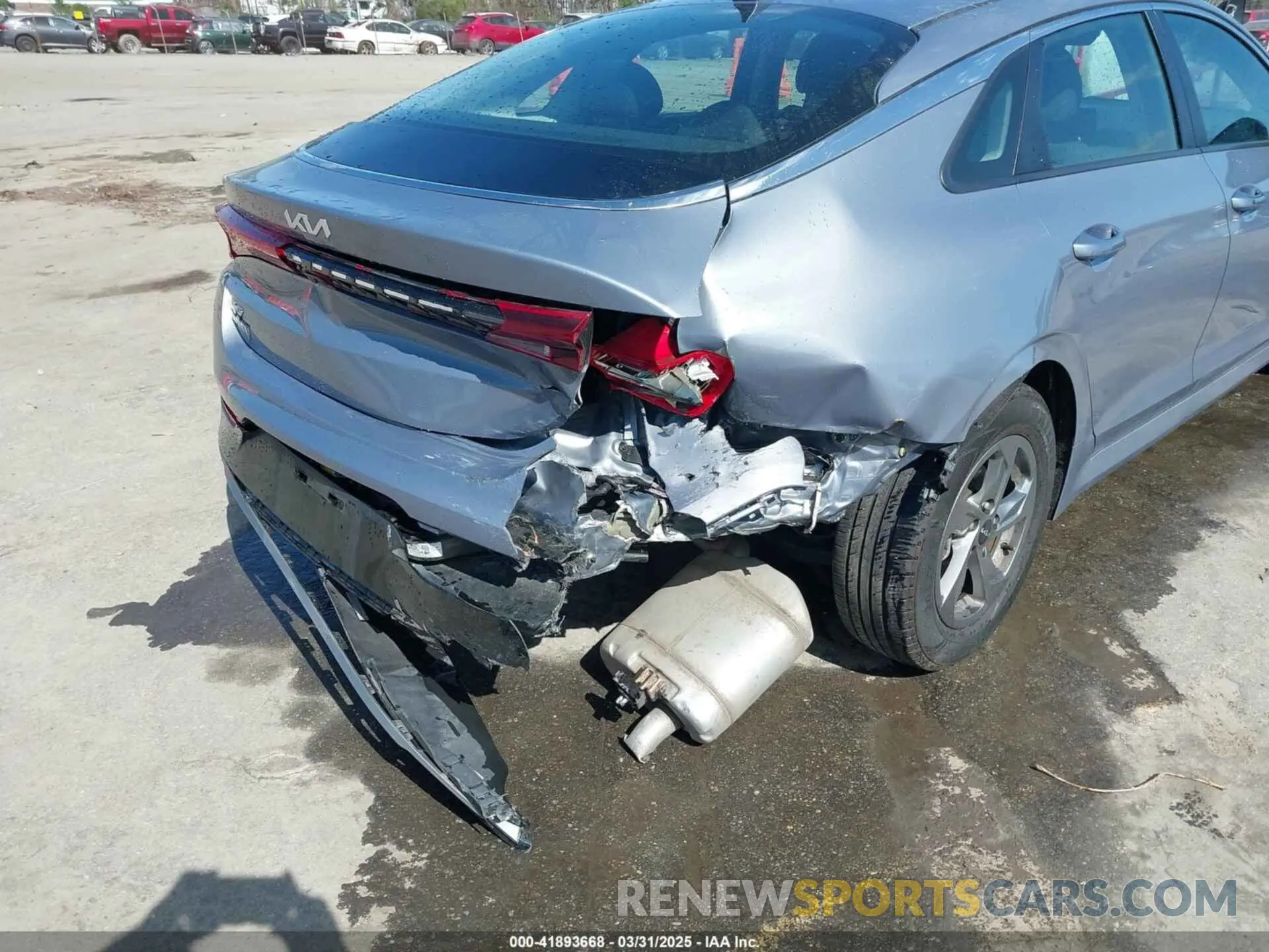 6 Photograph of a damaged car 5XXG14J20NG159996 KIA K5 2022