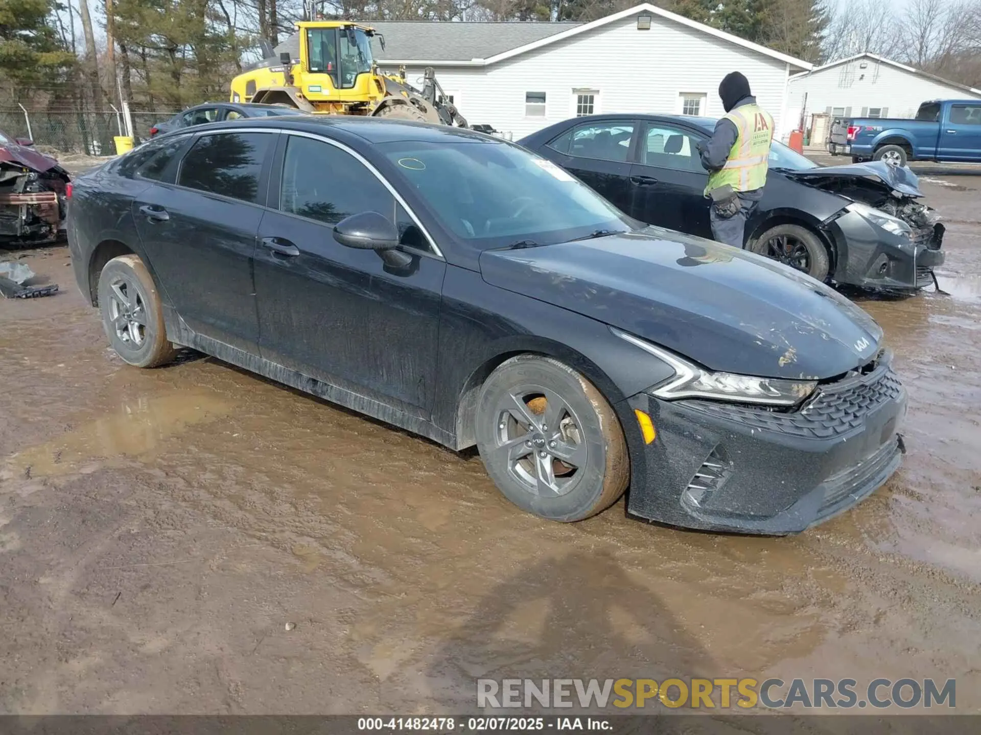 1 Photograph of a damaged car 5XXG14J21NG083379 KIA K5 2022