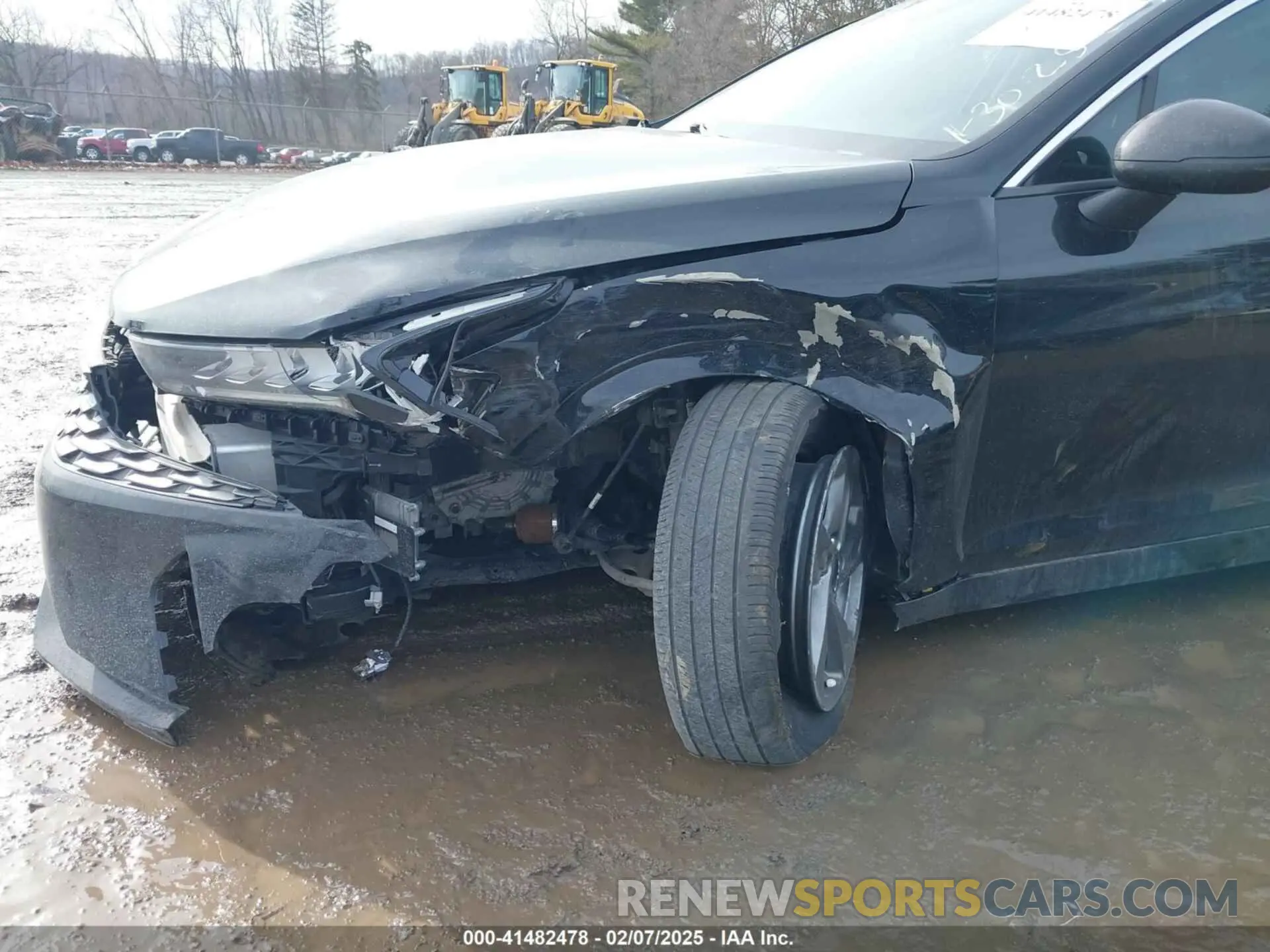6 Photograph of a damaged car 5XXG14J21NG083379 KIA K5 2022