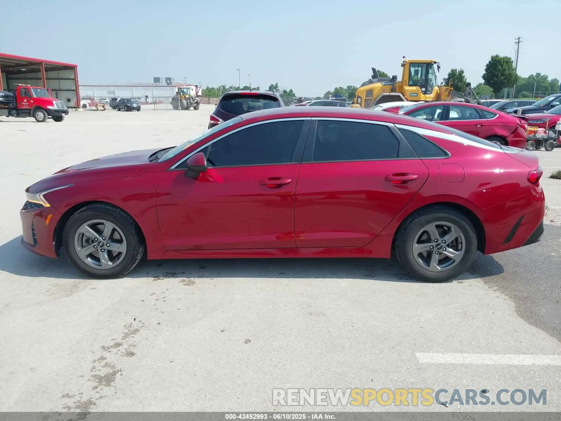 14 Photograph of a damaged car 5XXG14J21NG098173 KIA K5 2022