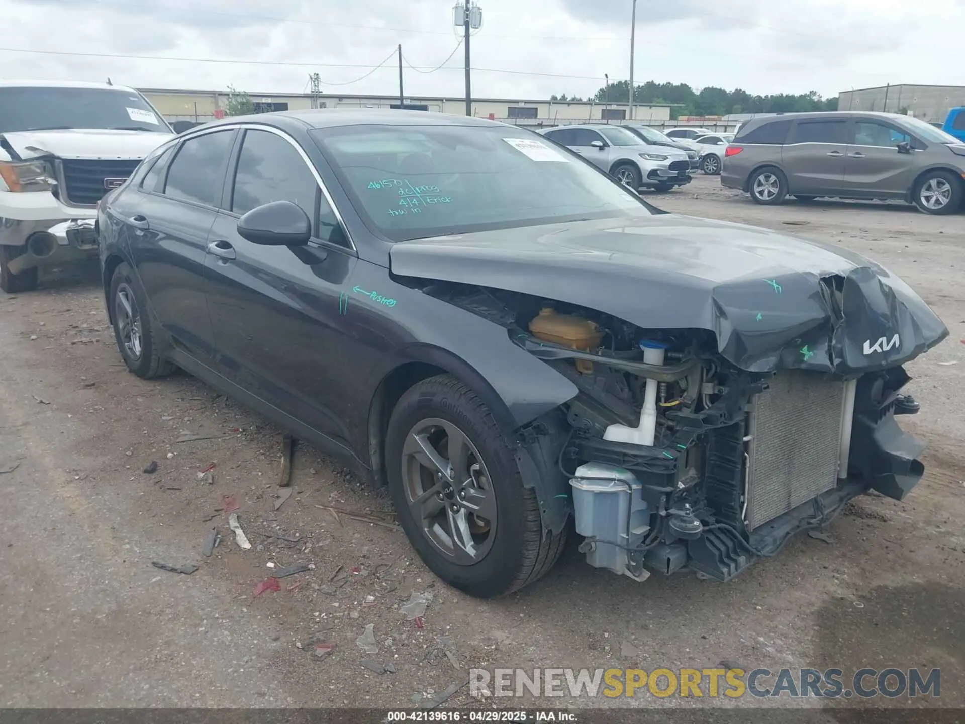1 Photograph of a damaged car 5XXG14J21NG131169 KIA K5 2022