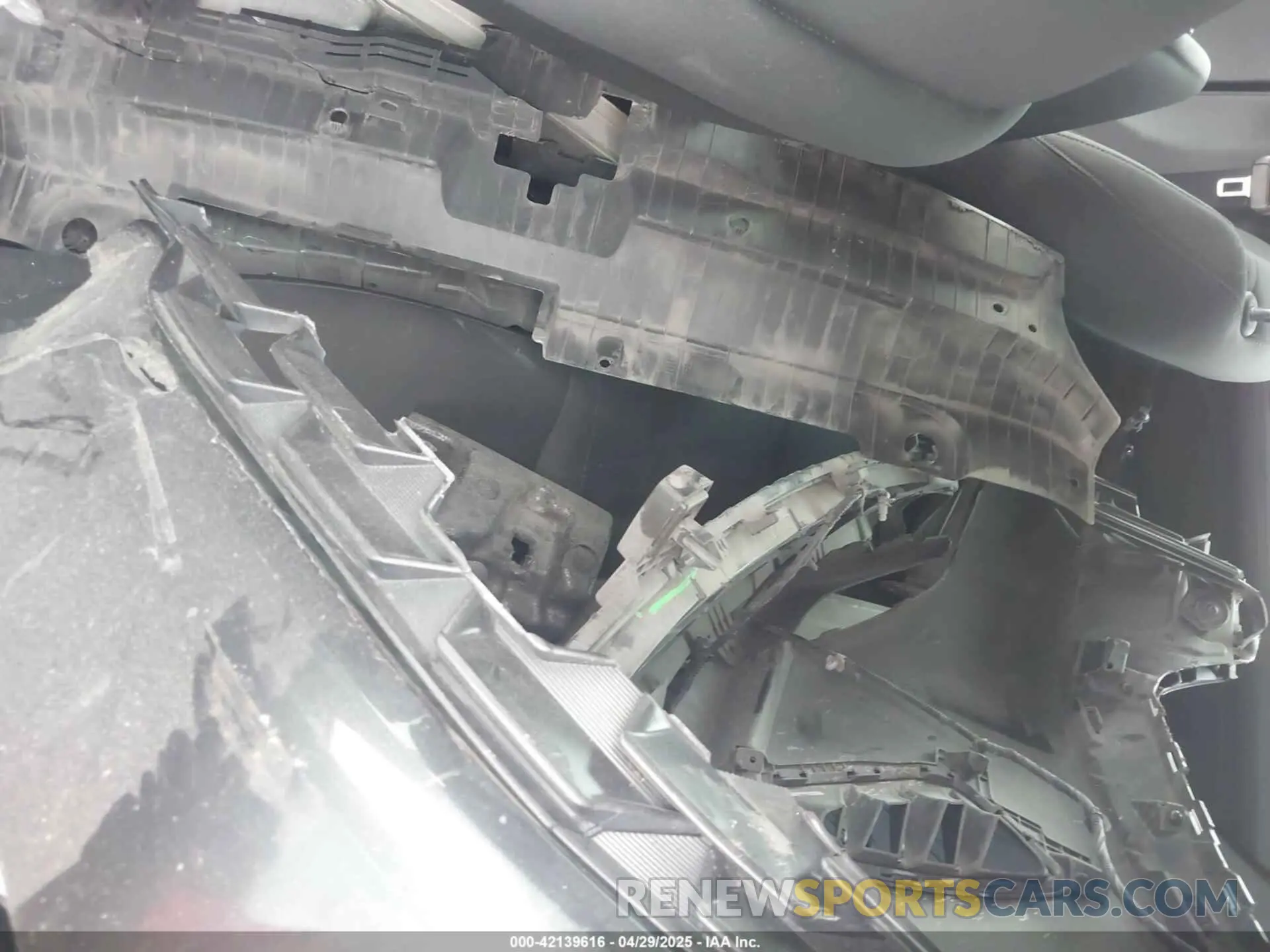 12 Photograph of a damaged car 5XXG14J21NG131169 KIA K5 2022
