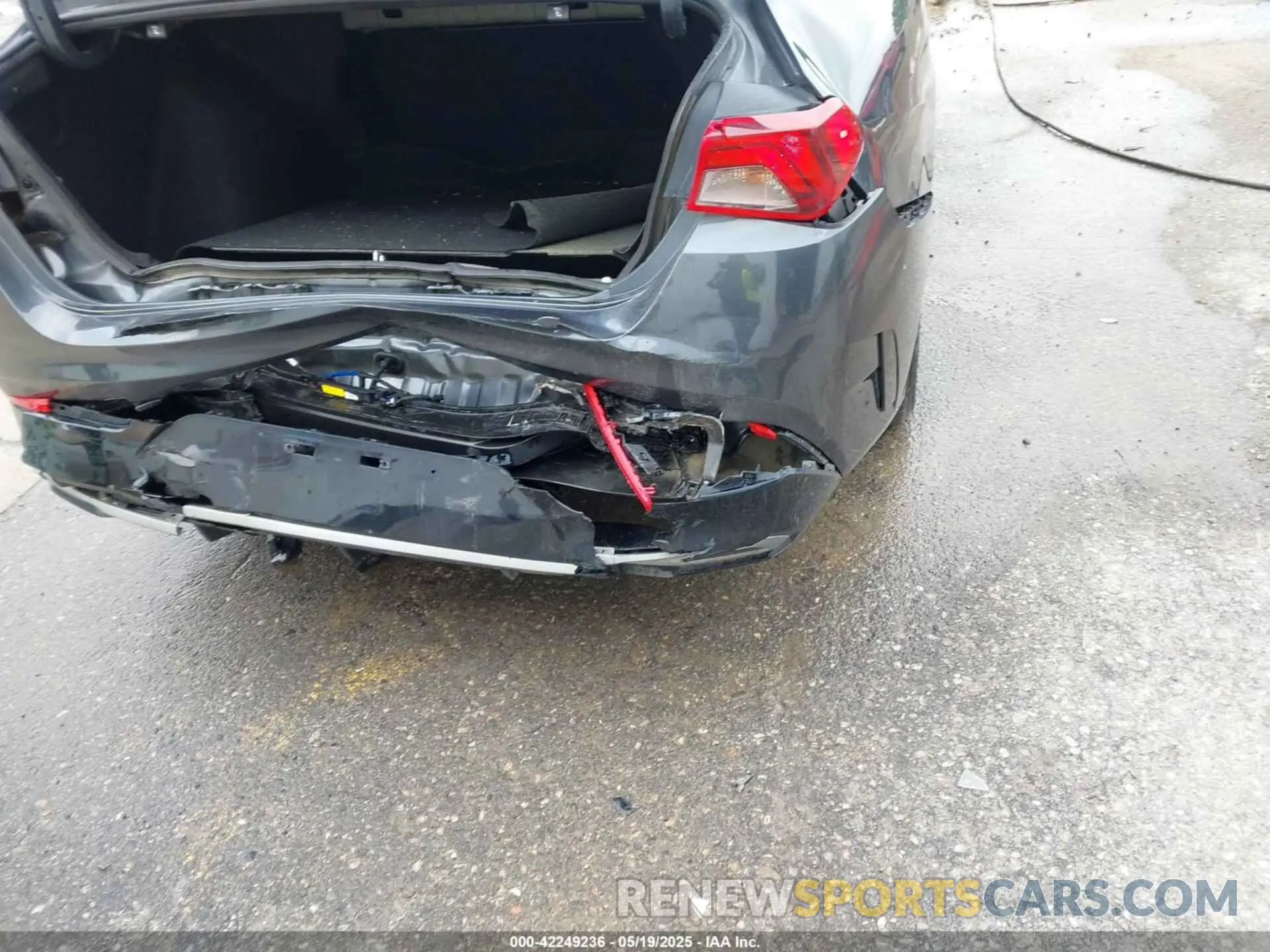 19 Photograph of a damaged car 5XXG14J21NG131351 KIA K5 2022
