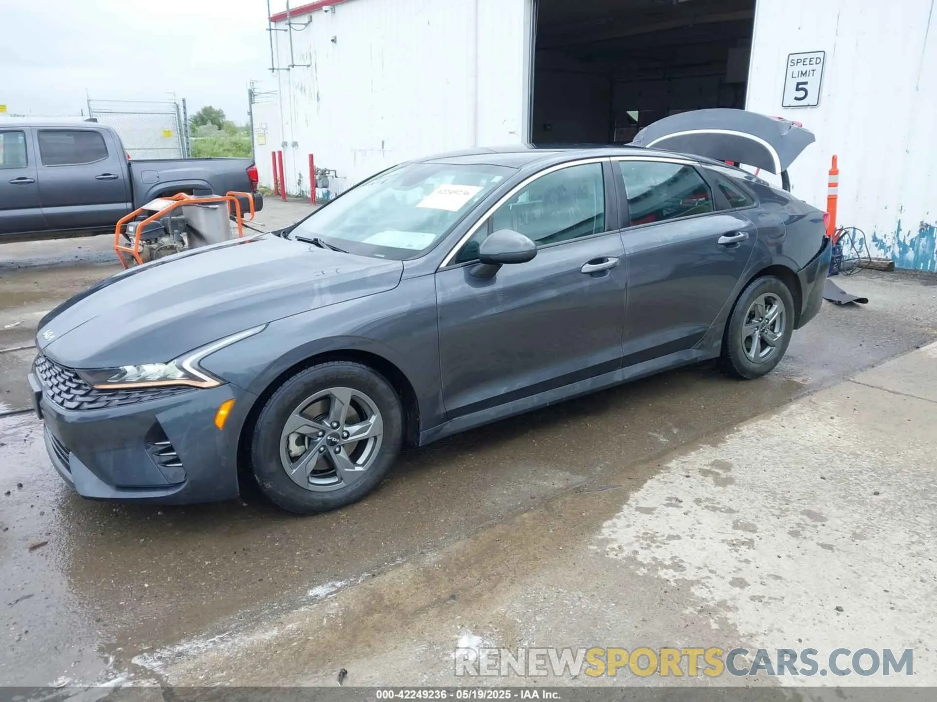 2 Photograph of a damaged car 5XXG14J21NG131351 KIA K5 2022