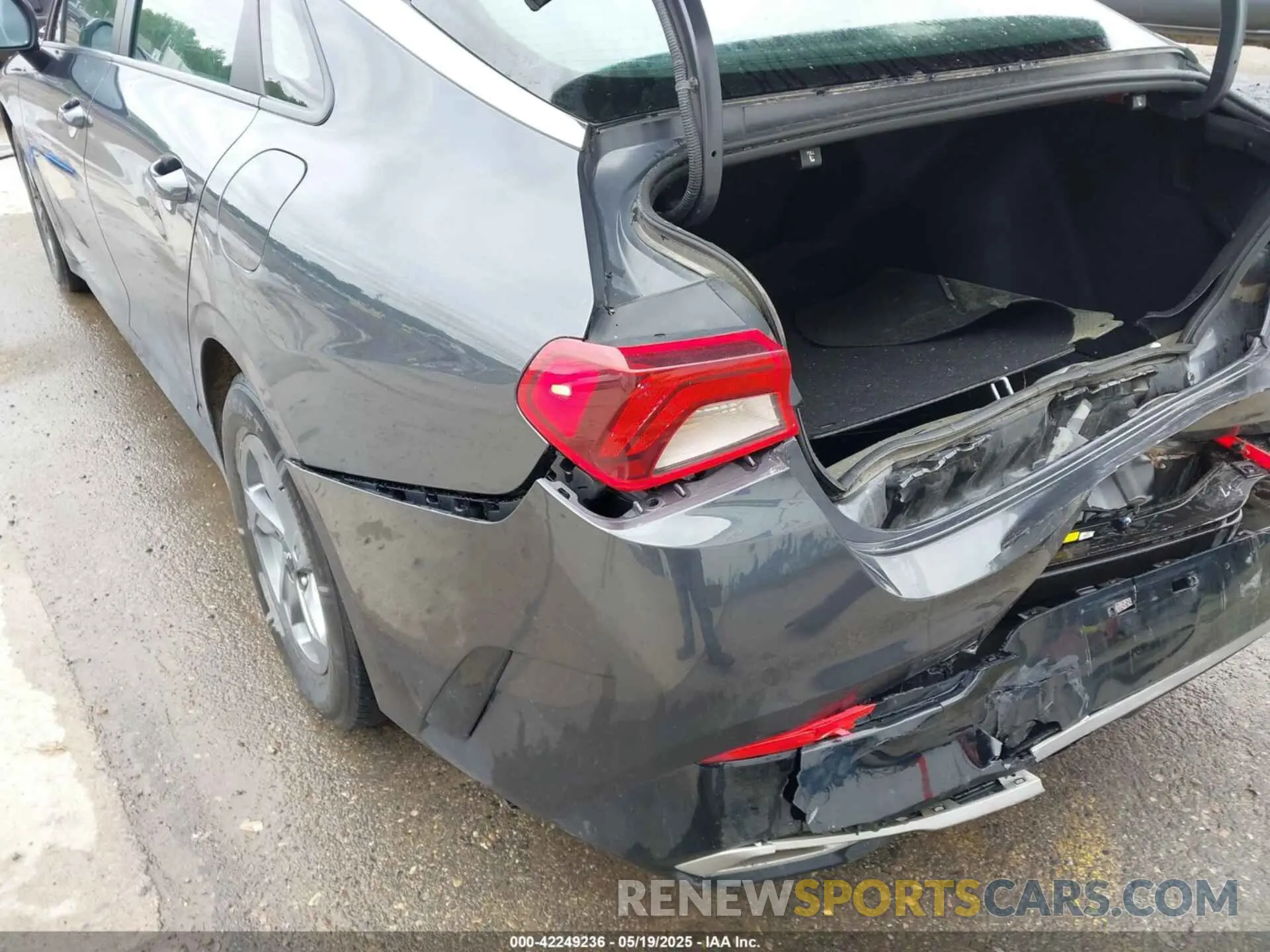 22 Photograph of a damaged car 5XXG14J21NG131351 KIA K5 2022