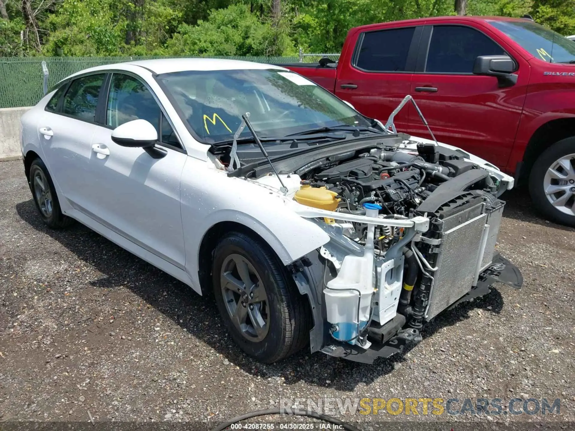 1 Photograph of a damaged car 5XXG14J21NG135013 KIA K5 2022