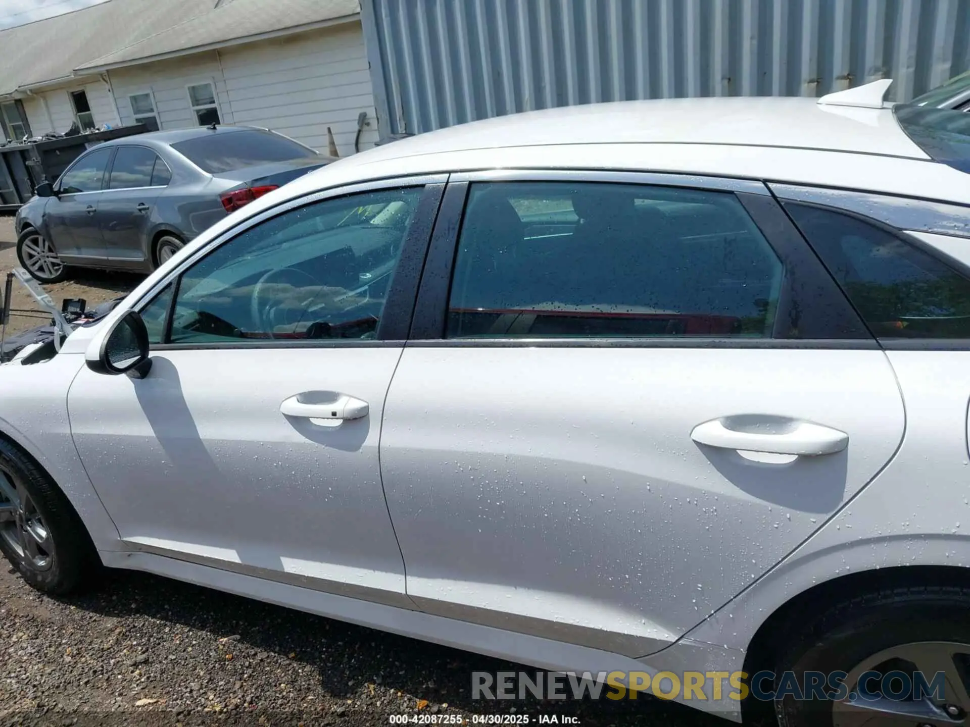 14 Photograph of a damaged car 5XXG14J21NG135013 KIA K5 2022