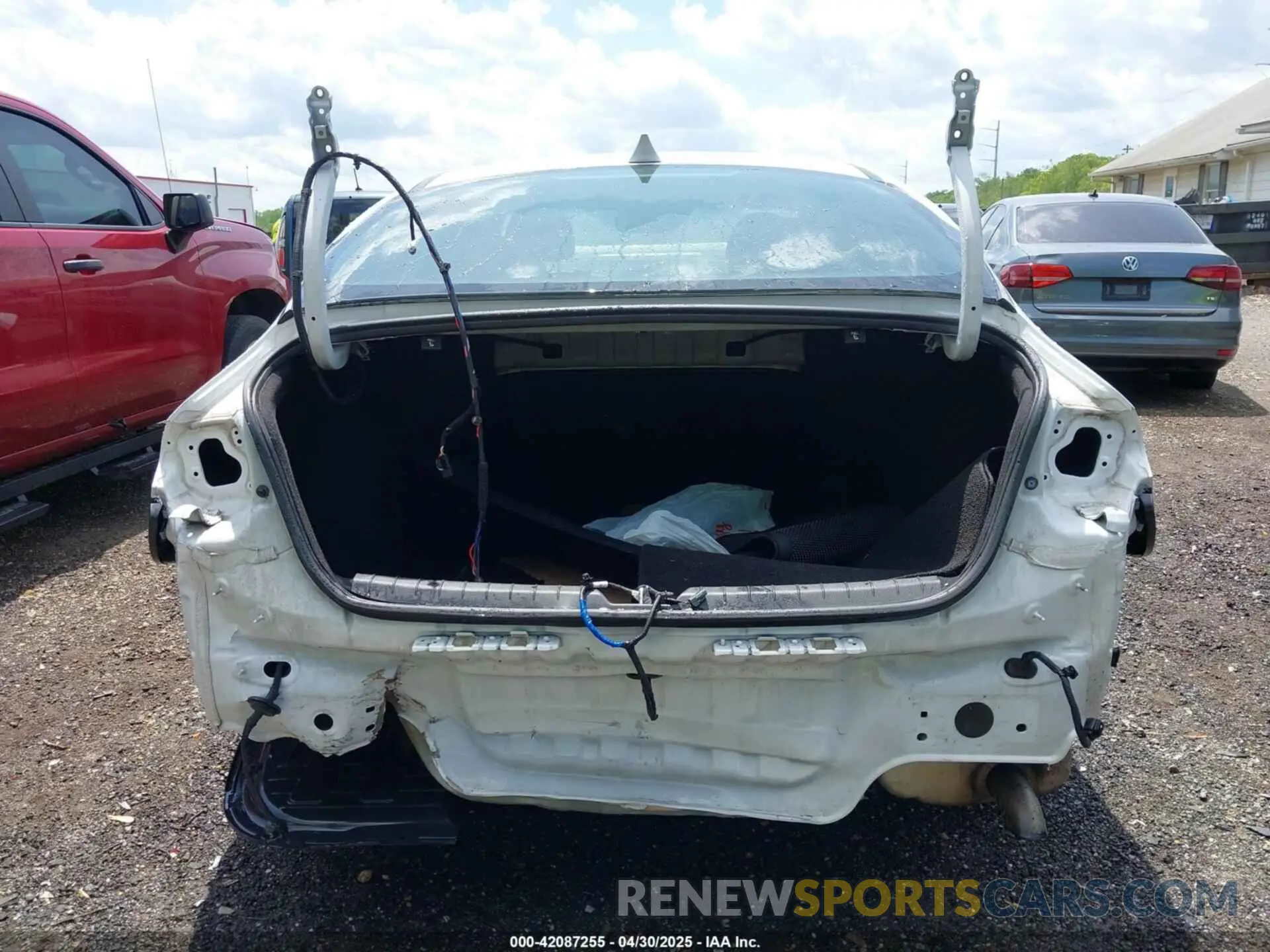 16 Photograph of a damaged car 5XXG14J21NG135013 KIA K5 2022