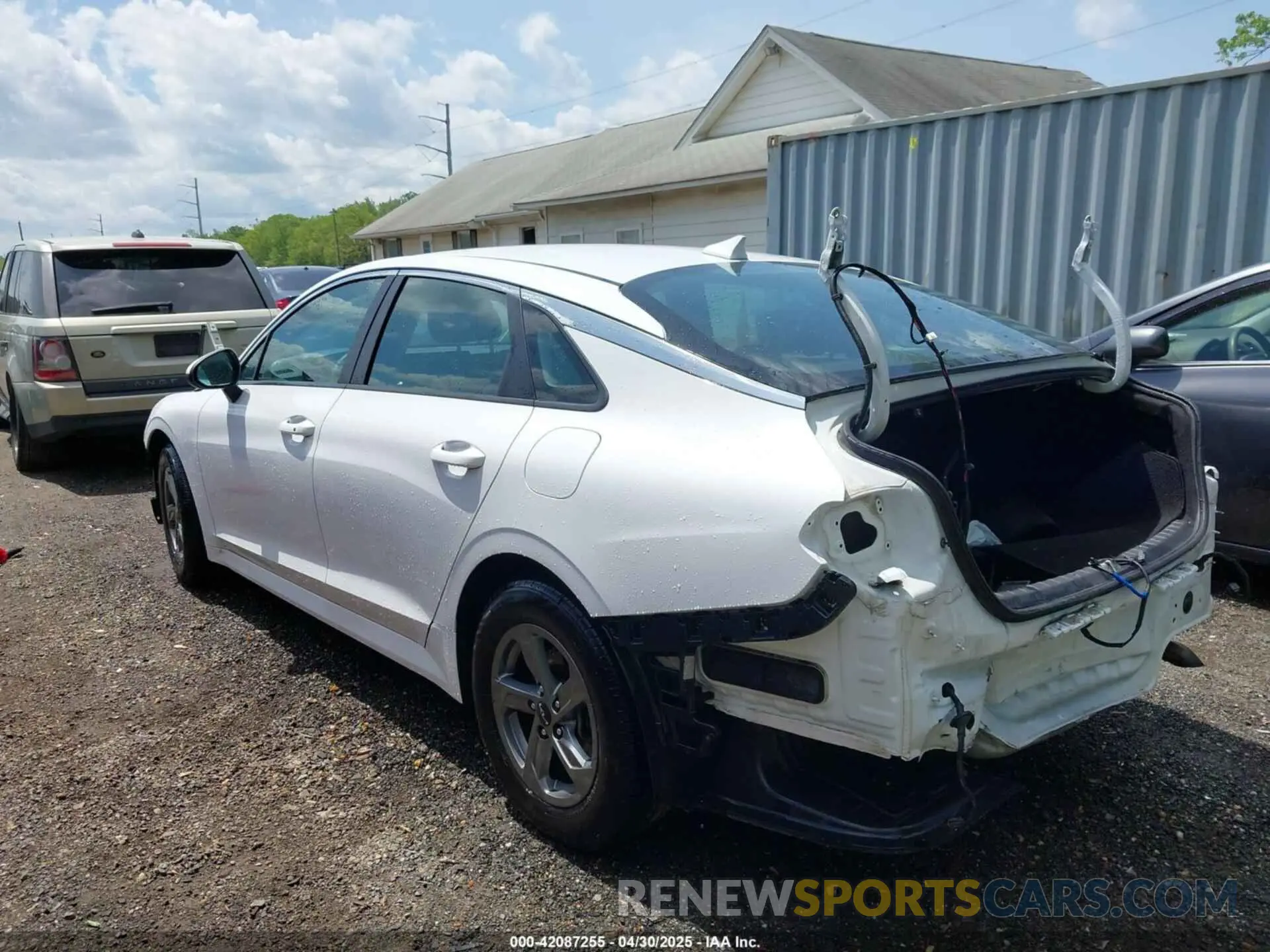 3 Photograph of a damaged car 5XXG14J21NG135013 KIA K5 2022