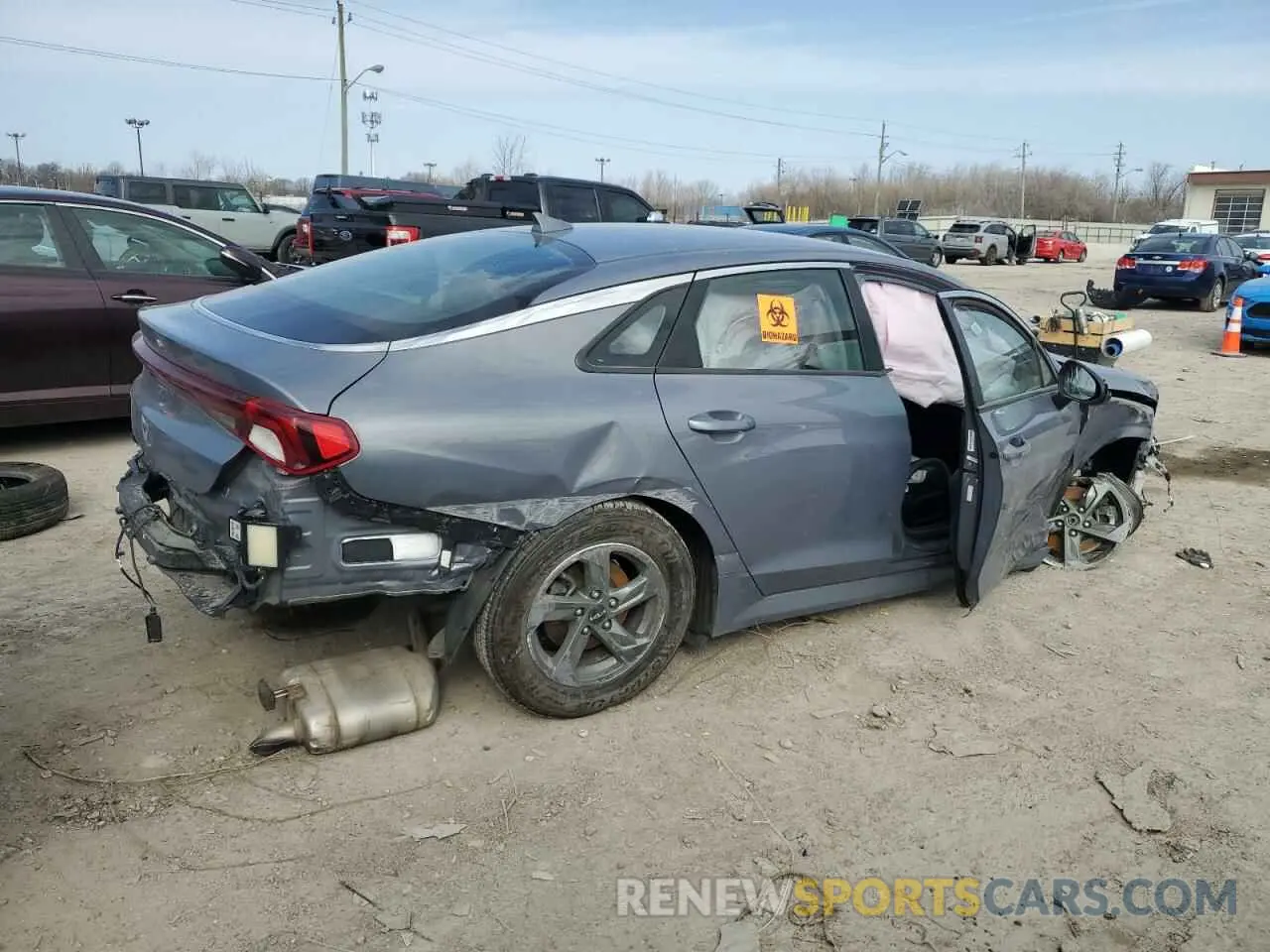 3 Photograph of a damaged car 5XXG14J21NG144410 KIA K5 2022