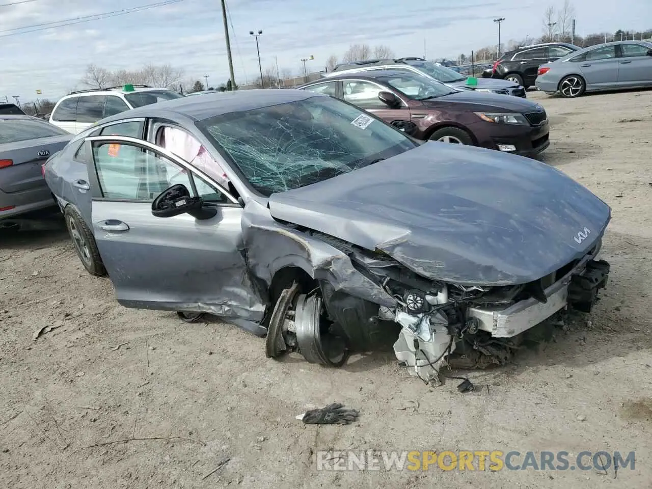 4 Photograph of a damaged car 5XXG14J21NG144410 KIA K5 2022