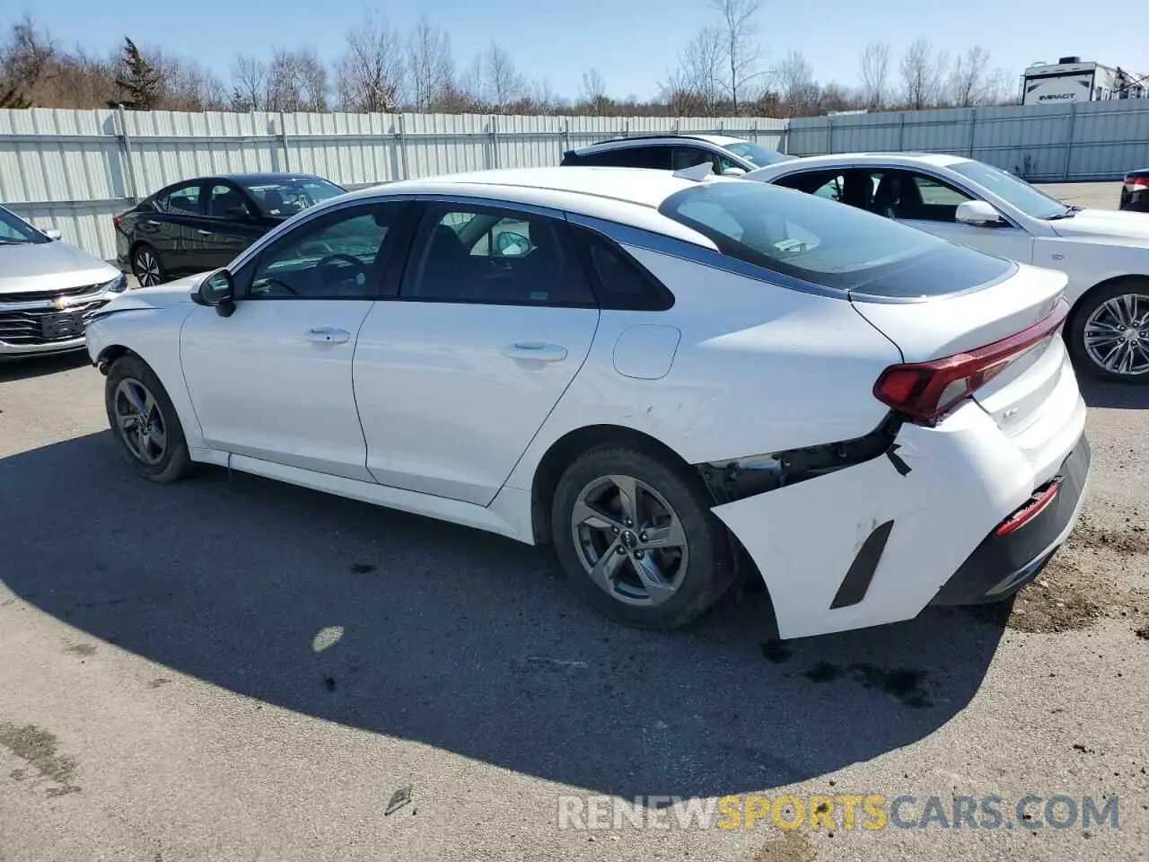 2 Photograph of a damaged car 5XXG14J21NG152166 KIA K5 2022