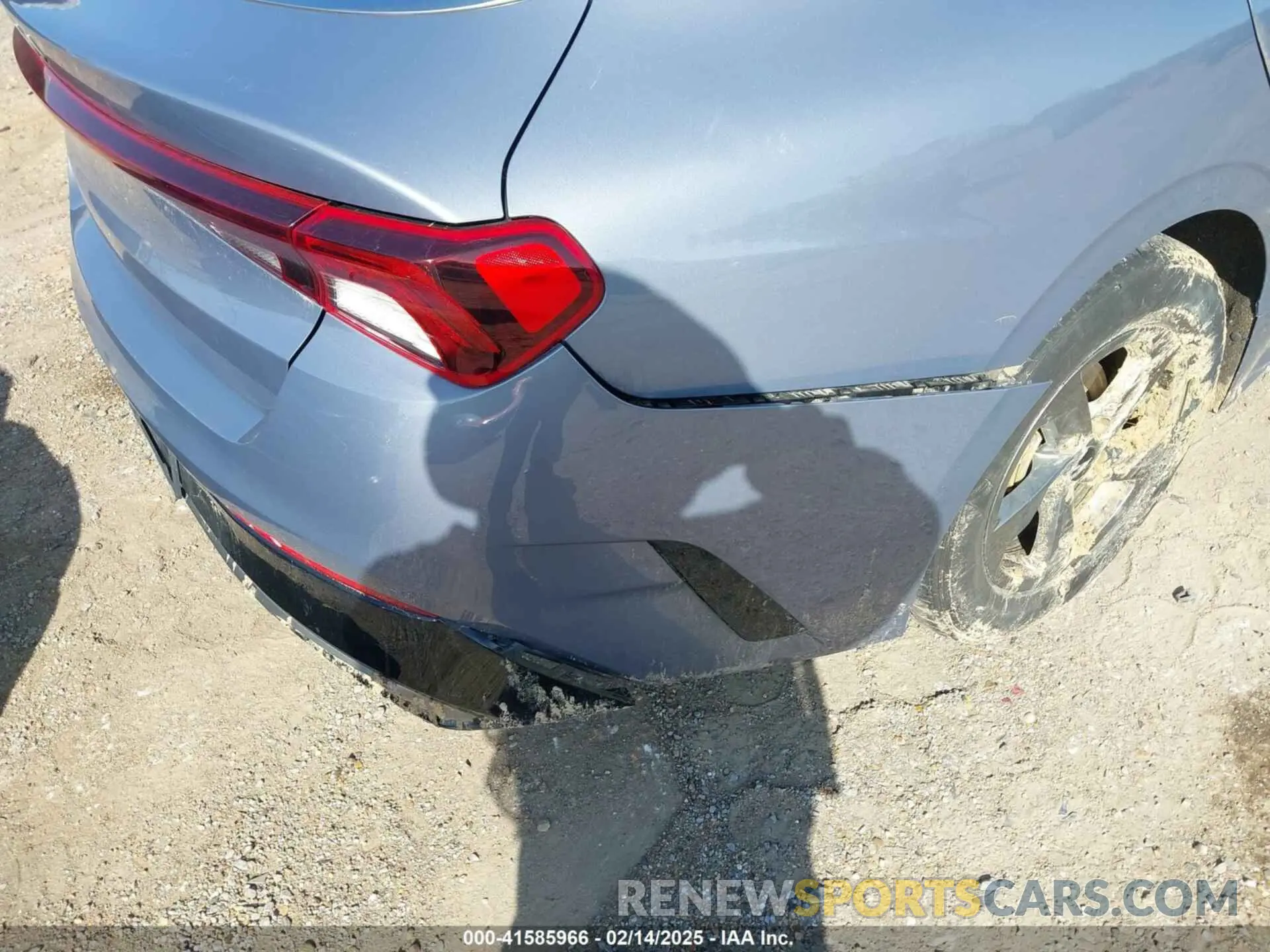 19 Photograph of a damaged car 5XXG14J22NG089675 KIA K5 2022