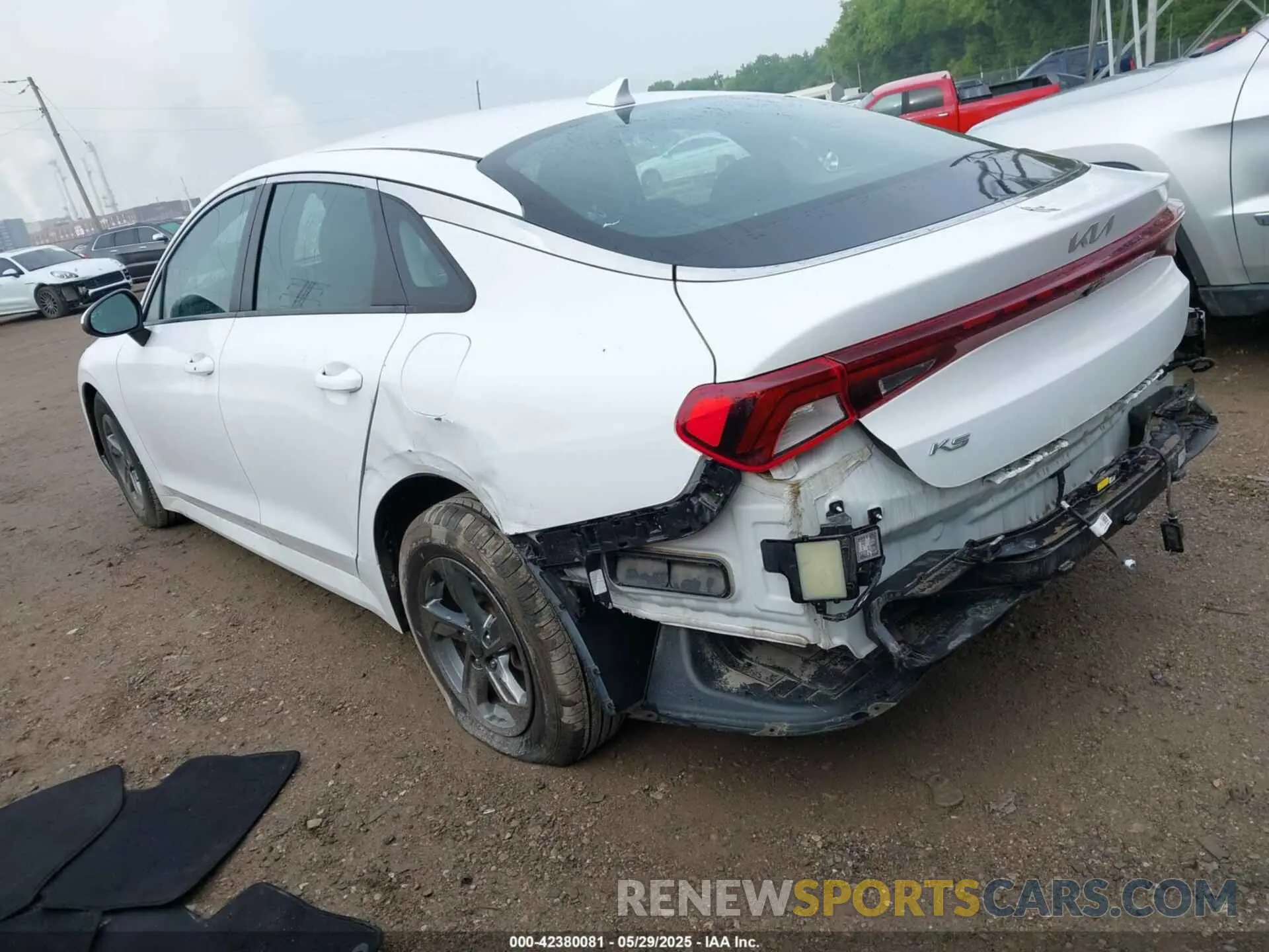 3 Photograph of a damaged car 5XXG14J22NG131276 KIA K5 2022