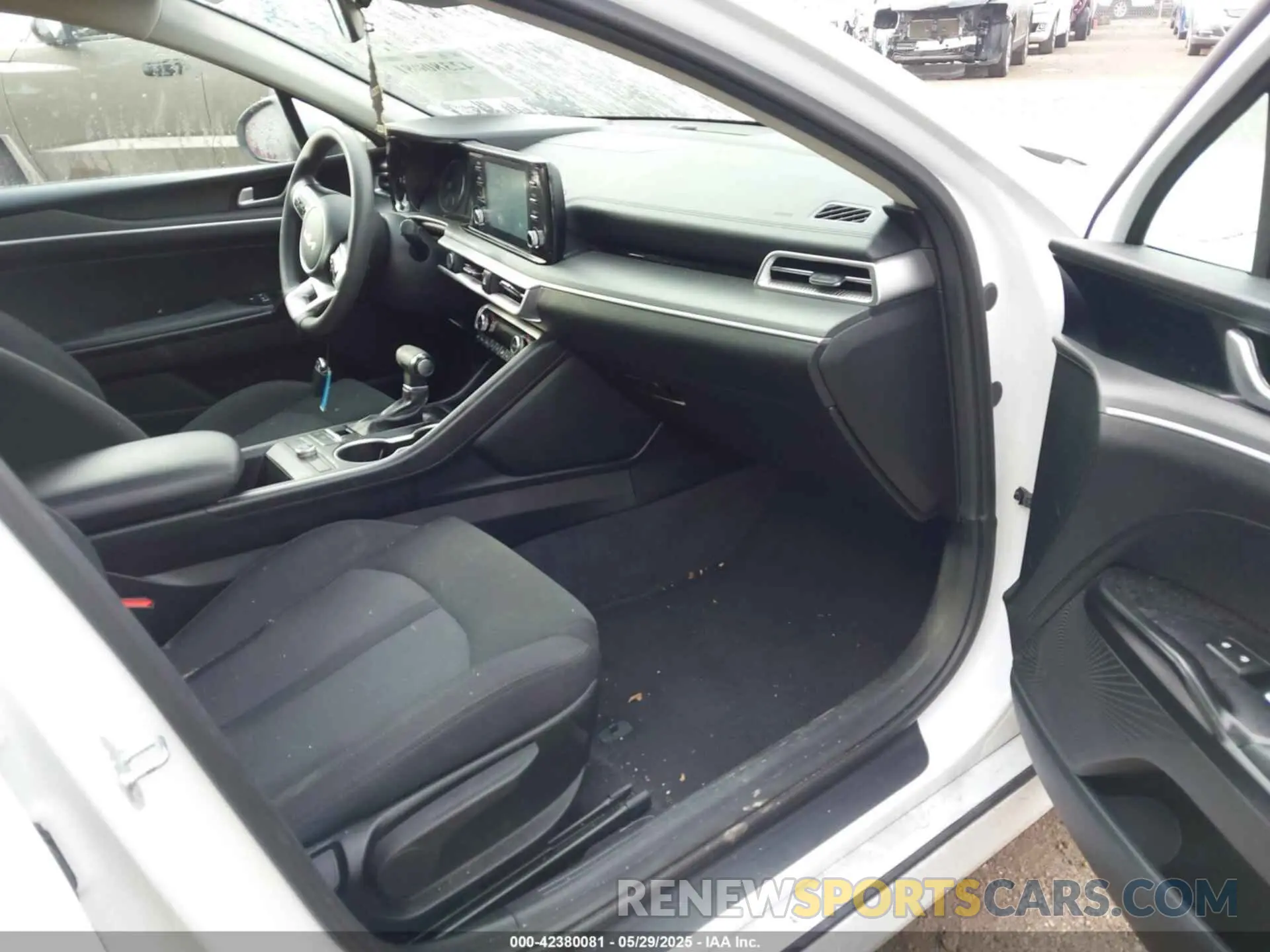 5 Photograph of a damaged car 5XXG14J22NG131276 KIA K5 2022