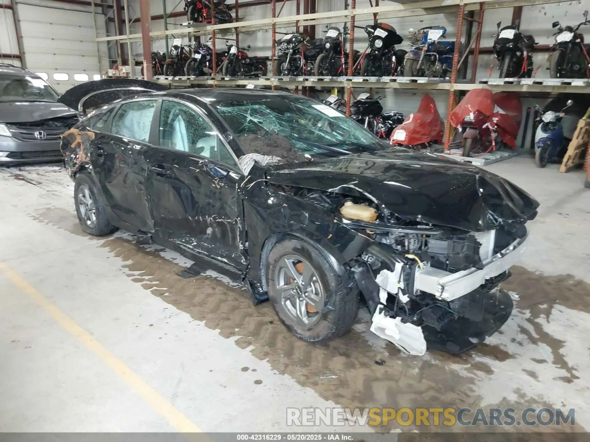 1 Photograph of a damaged car 5XXG14J23NG149916 KIA K5 2022