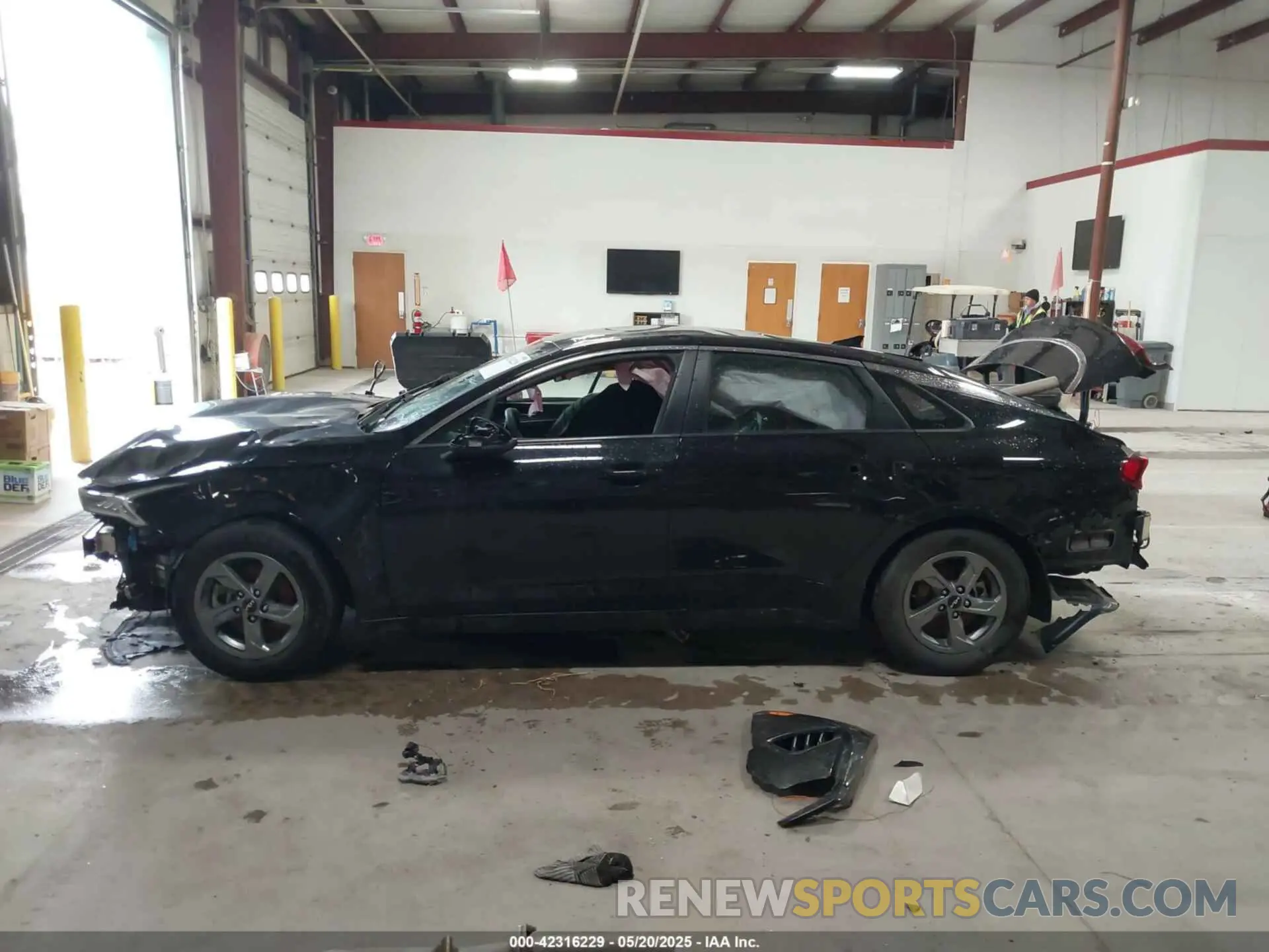 13 Photograph of a damaged car 5XXG14J23NG149916 KIA K5 2022