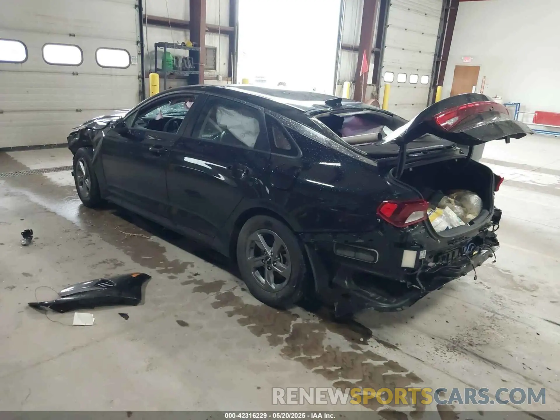 3 Photograph of a damaged car 5XXG14J23NG149916 KIA K5 2022