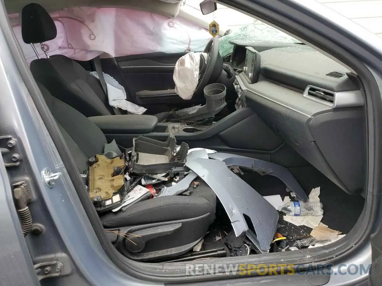 7 Photograph of a damaged car 5XXG14J23NG152704 KIA K5 2022