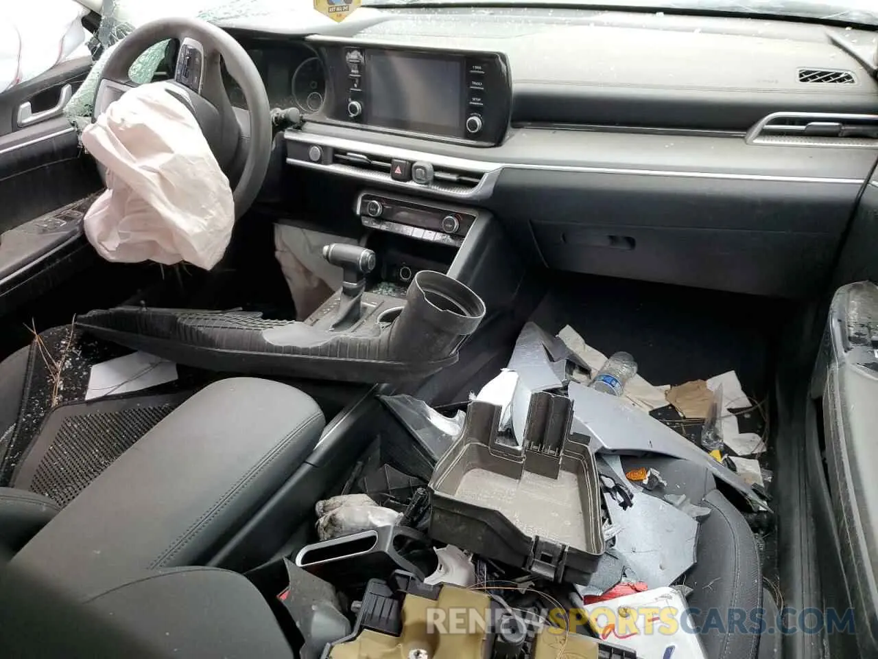 8 Photograph of a damaged car 5XXG14J23NG152704 KIA K5 2022