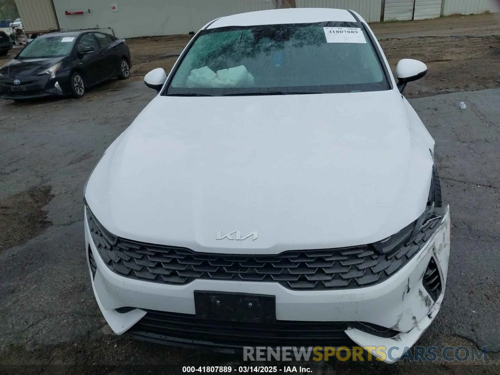 11 Photograph of a damaged car 5XXG14J23NG156915 KIA K5 2022