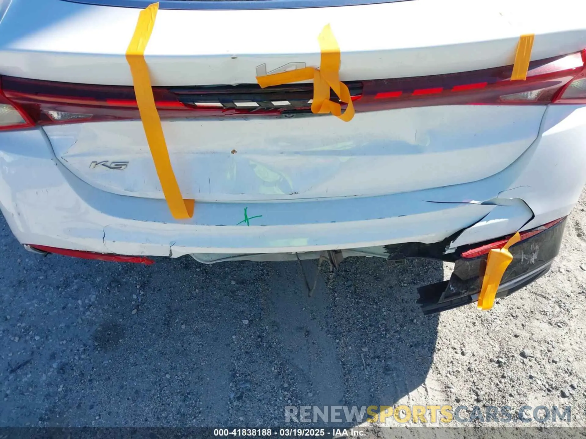 6 Photograph of a damaged car 5XXG14J23NG158485 KIA K5 2022