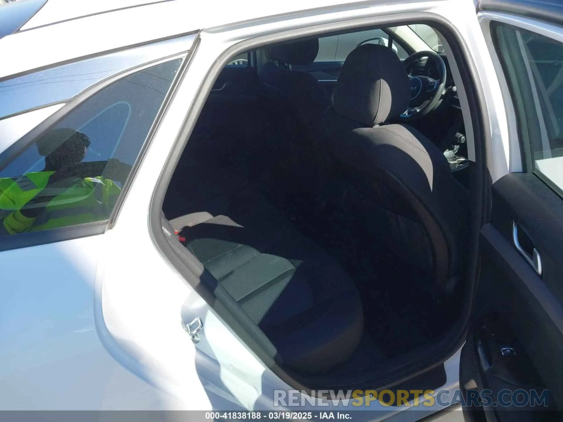 8 Photograph of a damaged car 5XXG14J23NG158485 KIA K5 2022