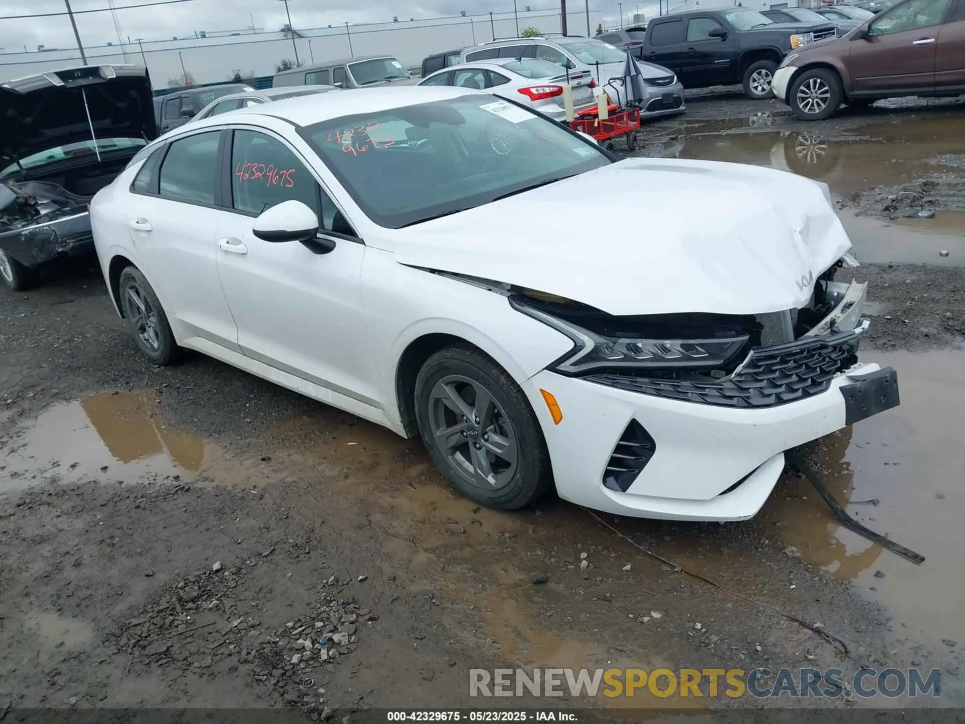 1 Photograph of a damaged car 5XXG14J24NG141596 KIA K5 2022