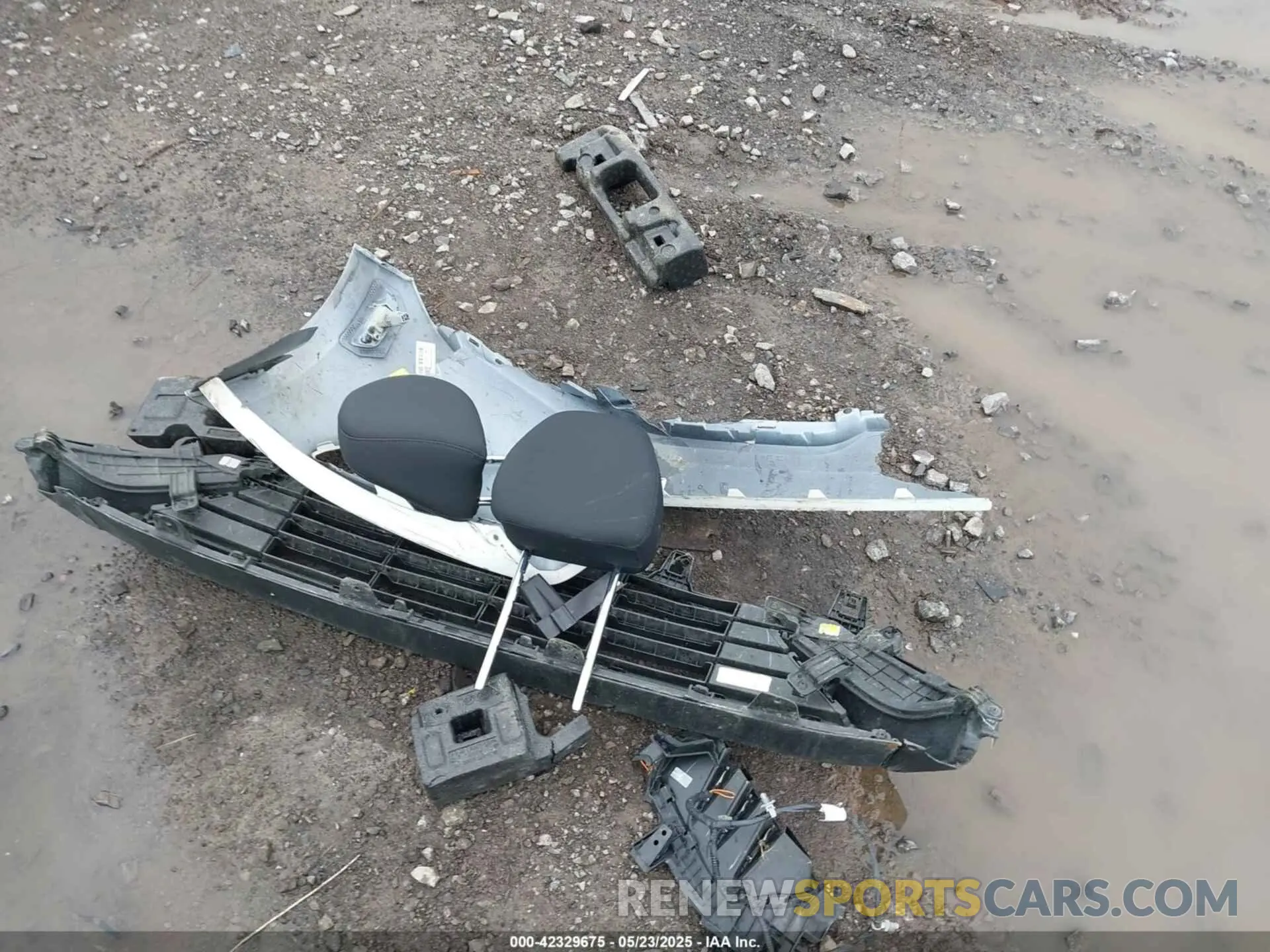12 Photograph of a damaged car 5XXG14J24NG141596 KIA K5 2022